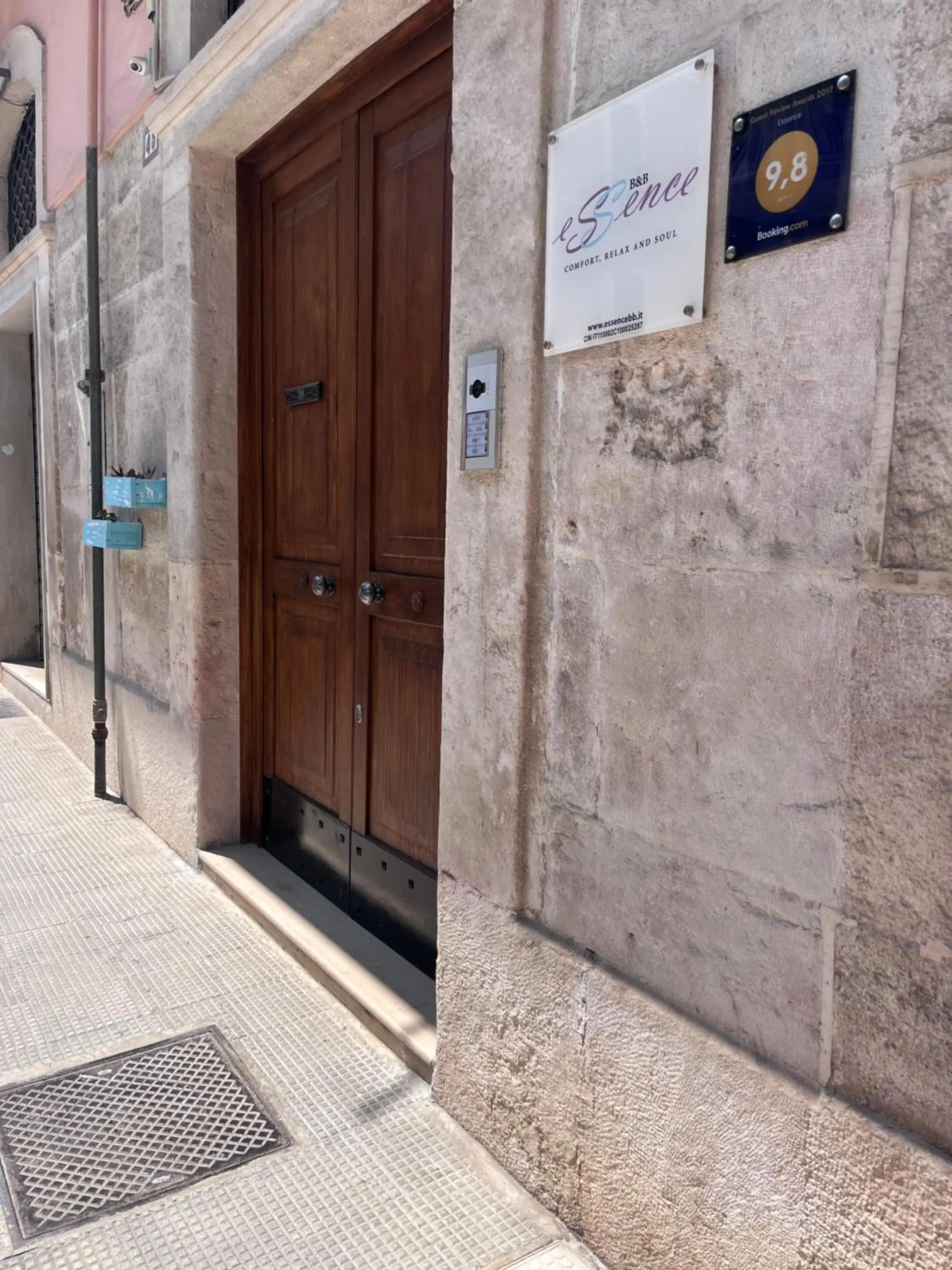 Facade/entrance in Essence