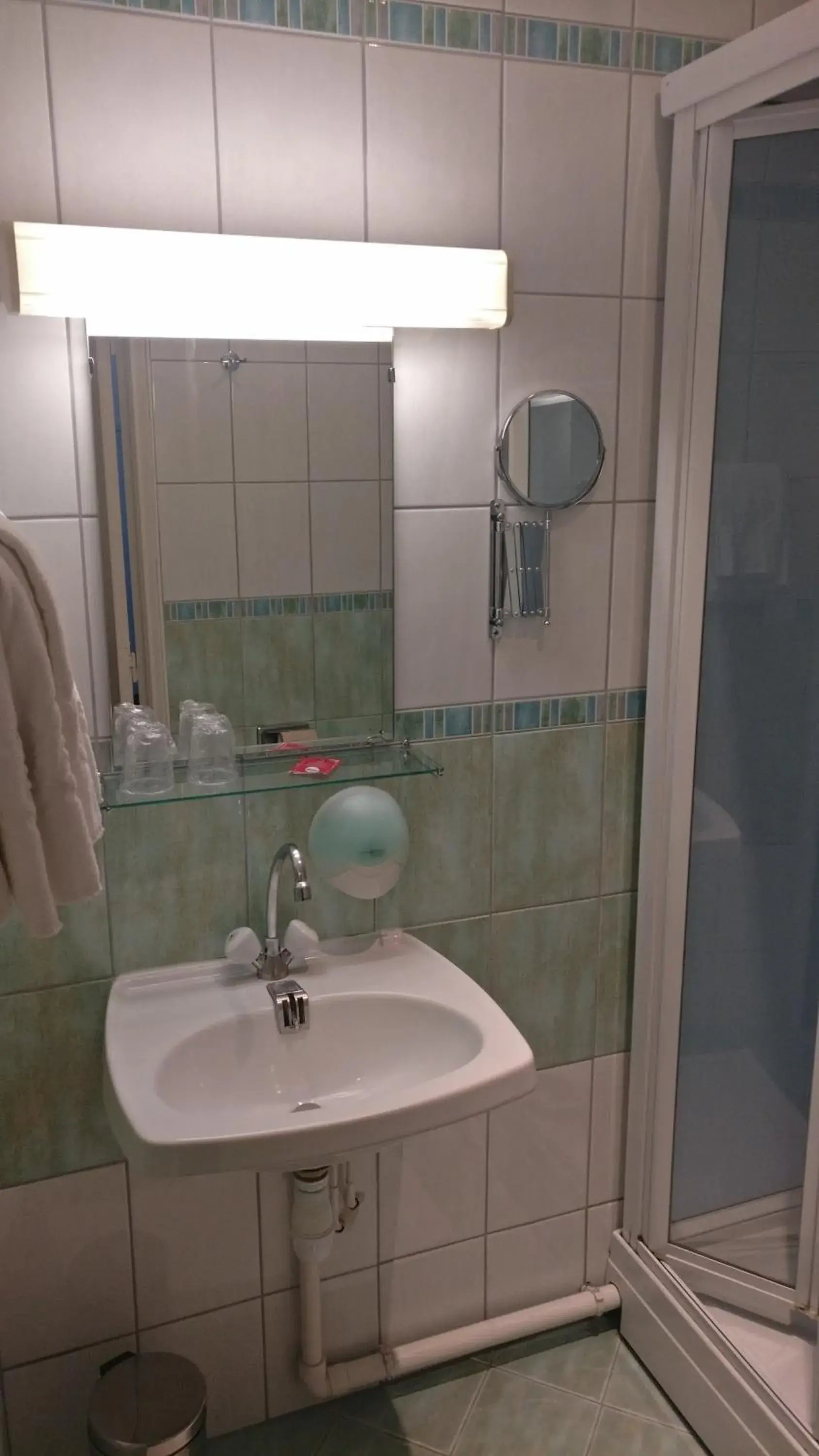 Bathroom in Hotel Restaurant Le Parc Bathroom in Hotel Restaurant Le Parc