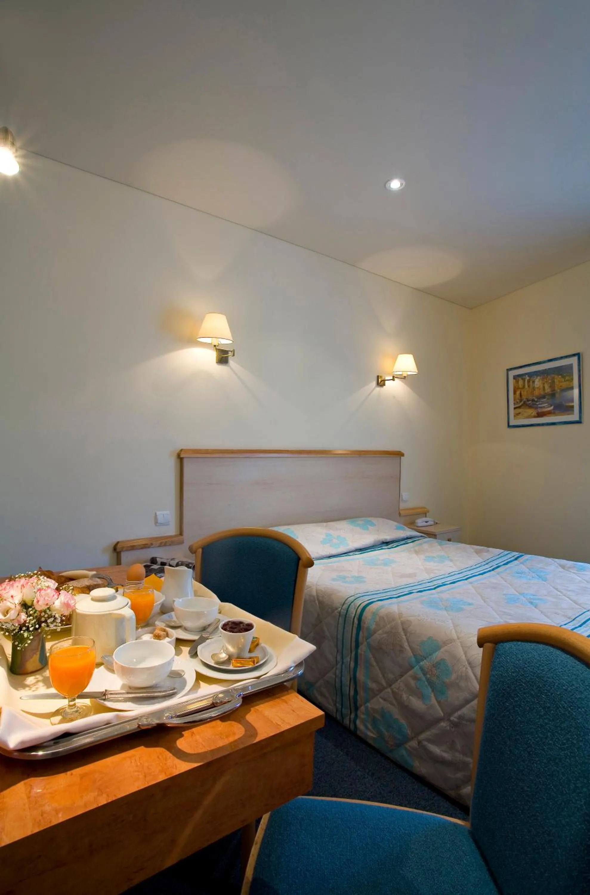 Seating area, Bed in Hotel Restaurant Le Parc