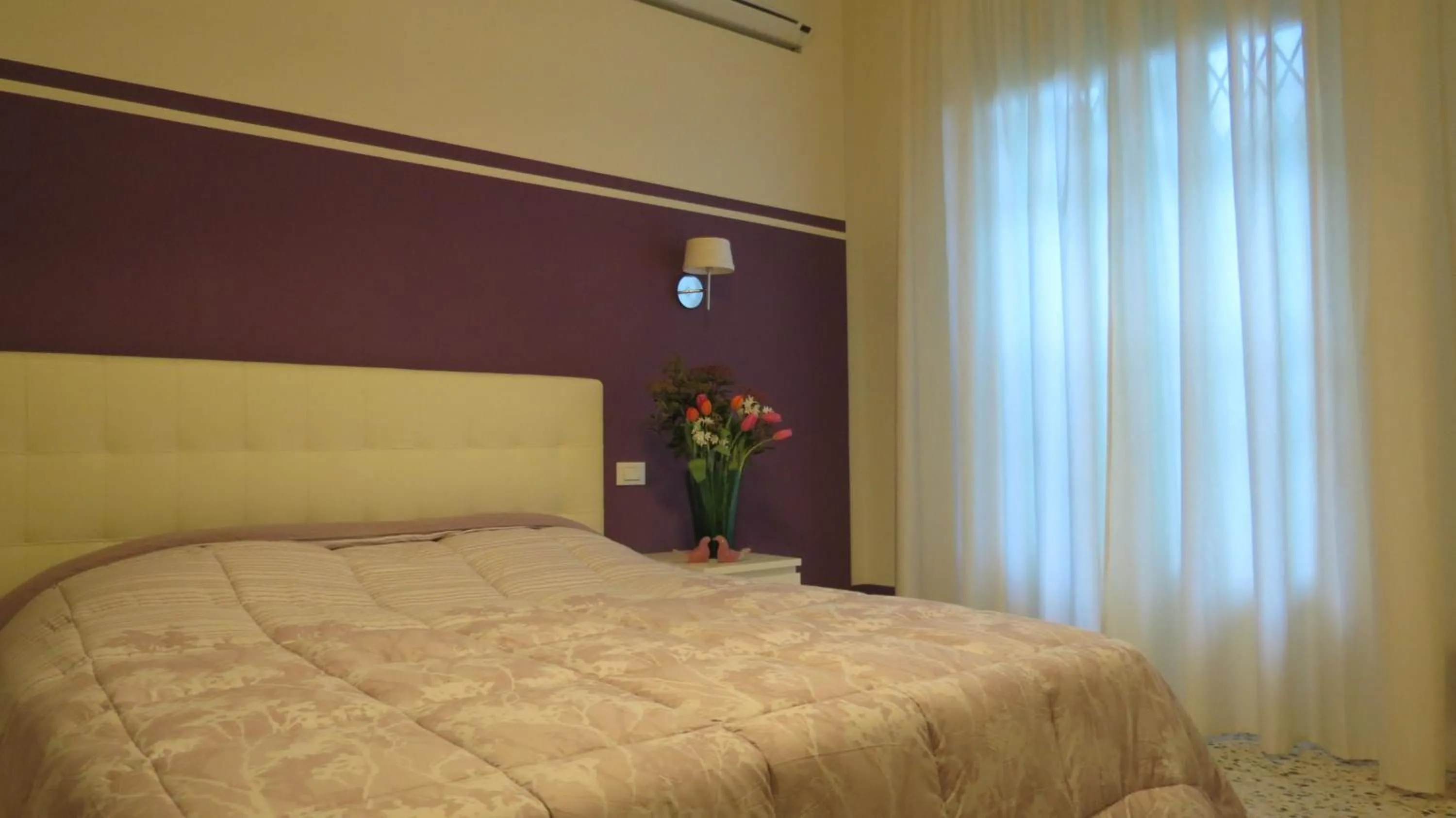 Photo of the whole room, Bed in L'ulivo Chiantigiana 115