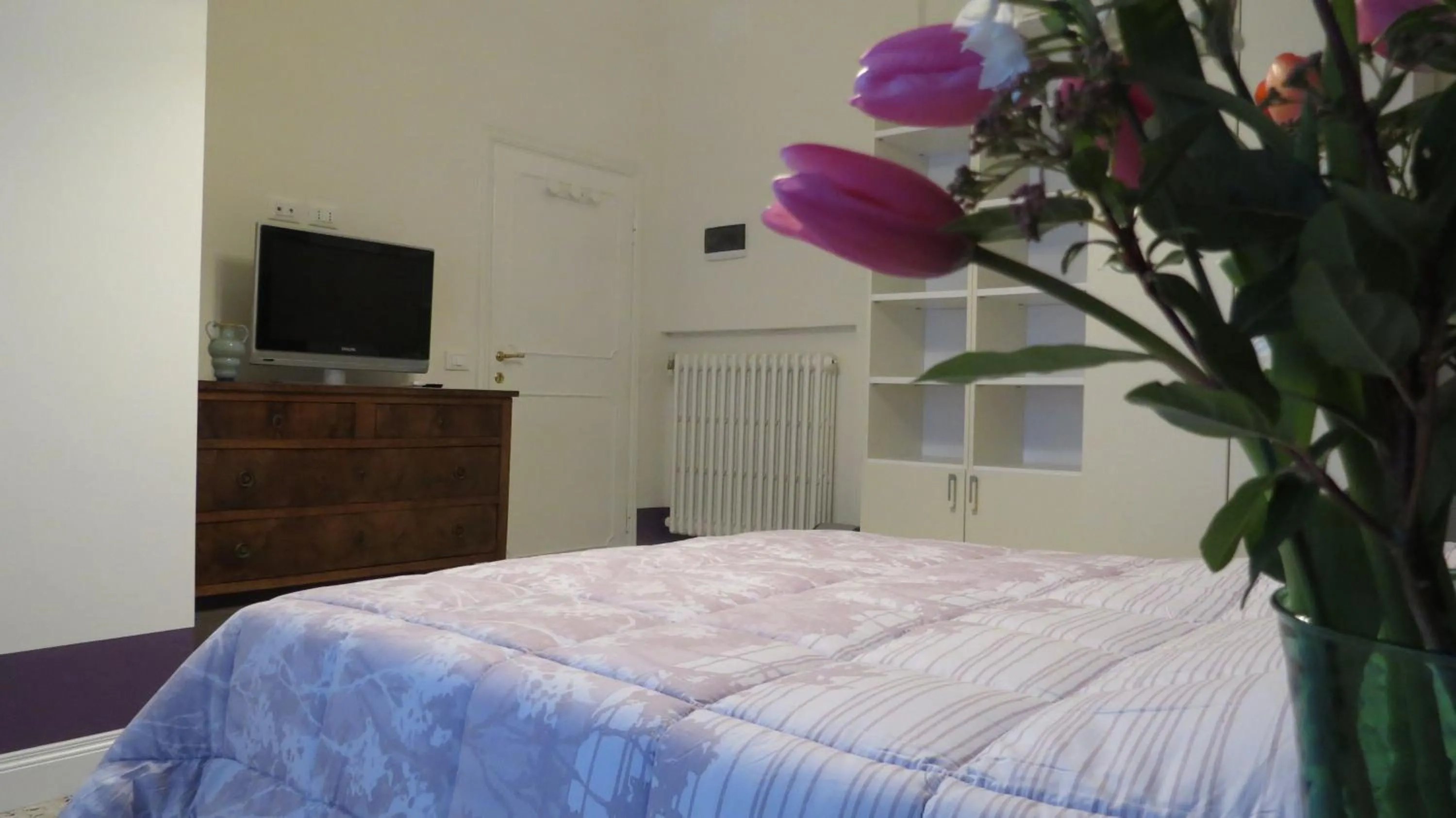 Photo of the whole room, Bed in L'ulivo Chiantigiana 115