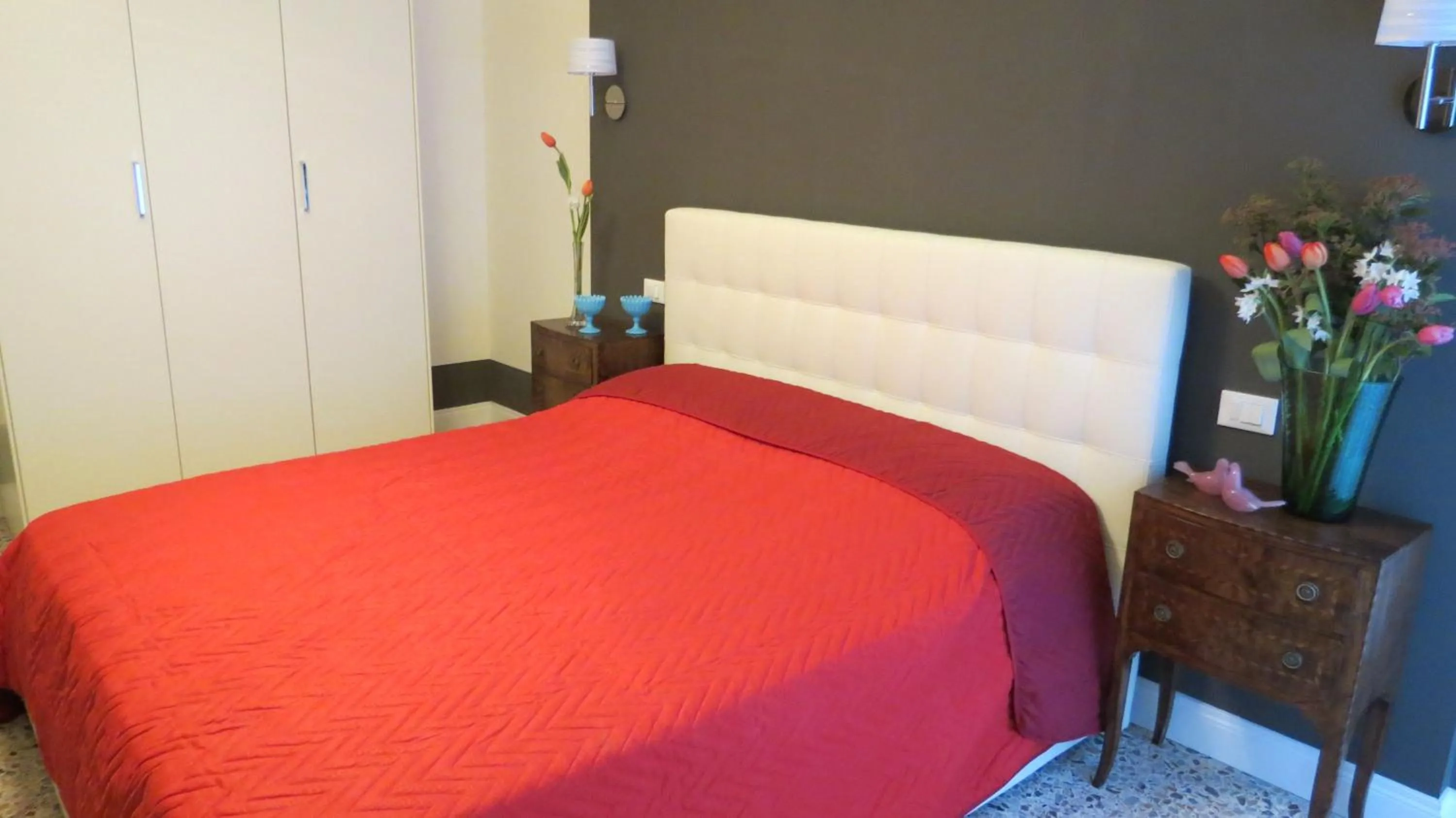 Photo of the whole room, Bed in L'ulivo Chiantigiana 115