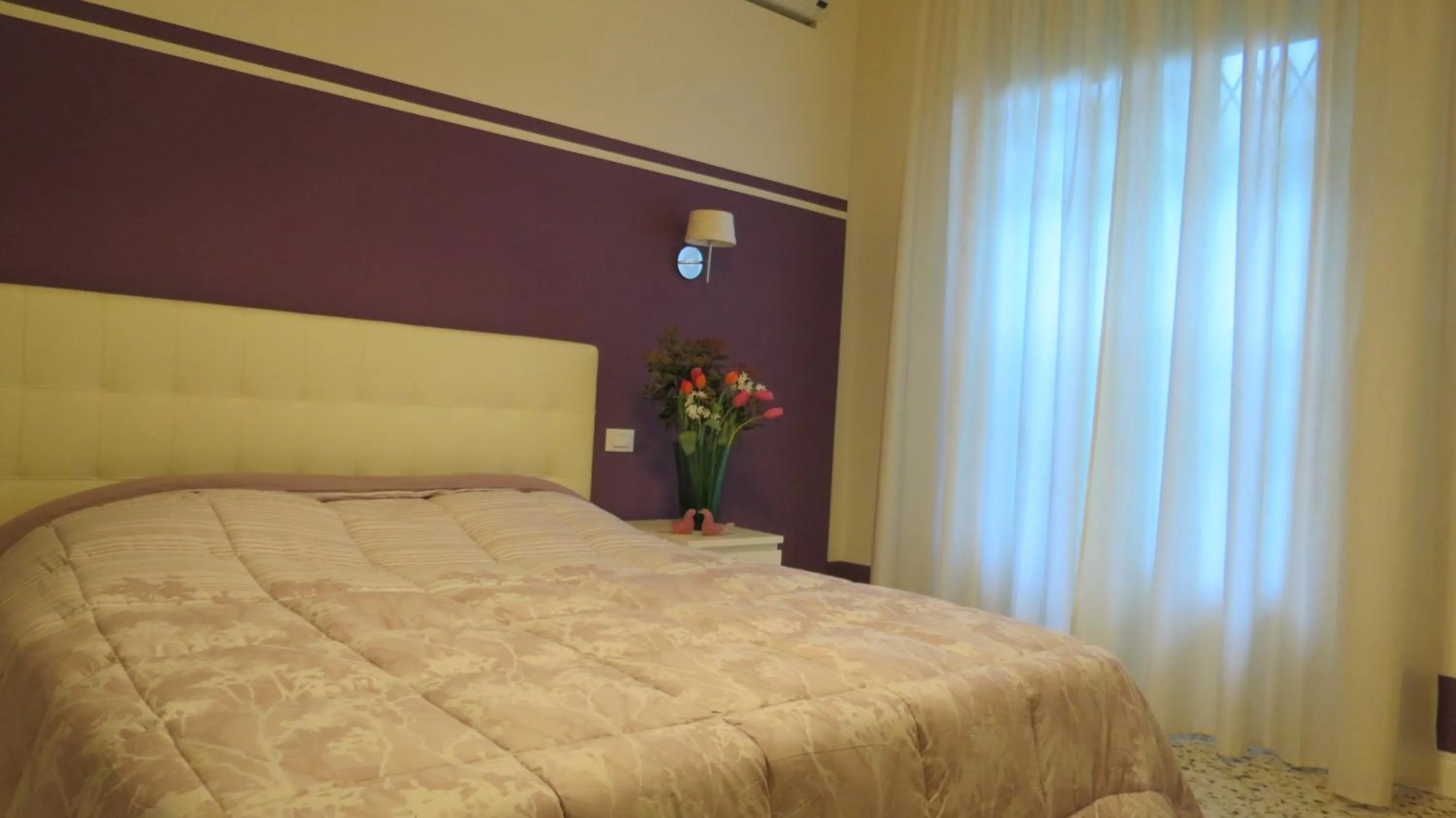 Photo of the whole room, Bed in L'ulivo Chiantigiana 115