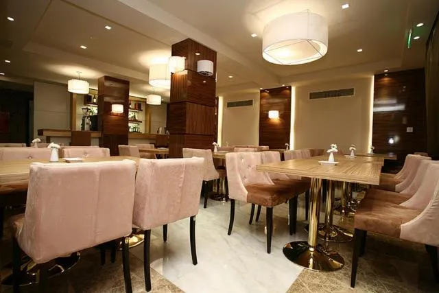 Restaurant/places to eat in Dovitel Boutique Hotel