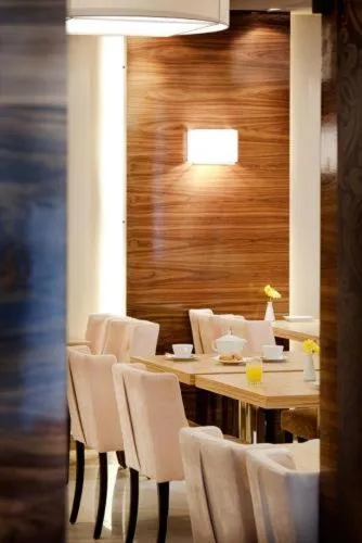 Restaurant/places to eat in Dovitel Boutique Hotel