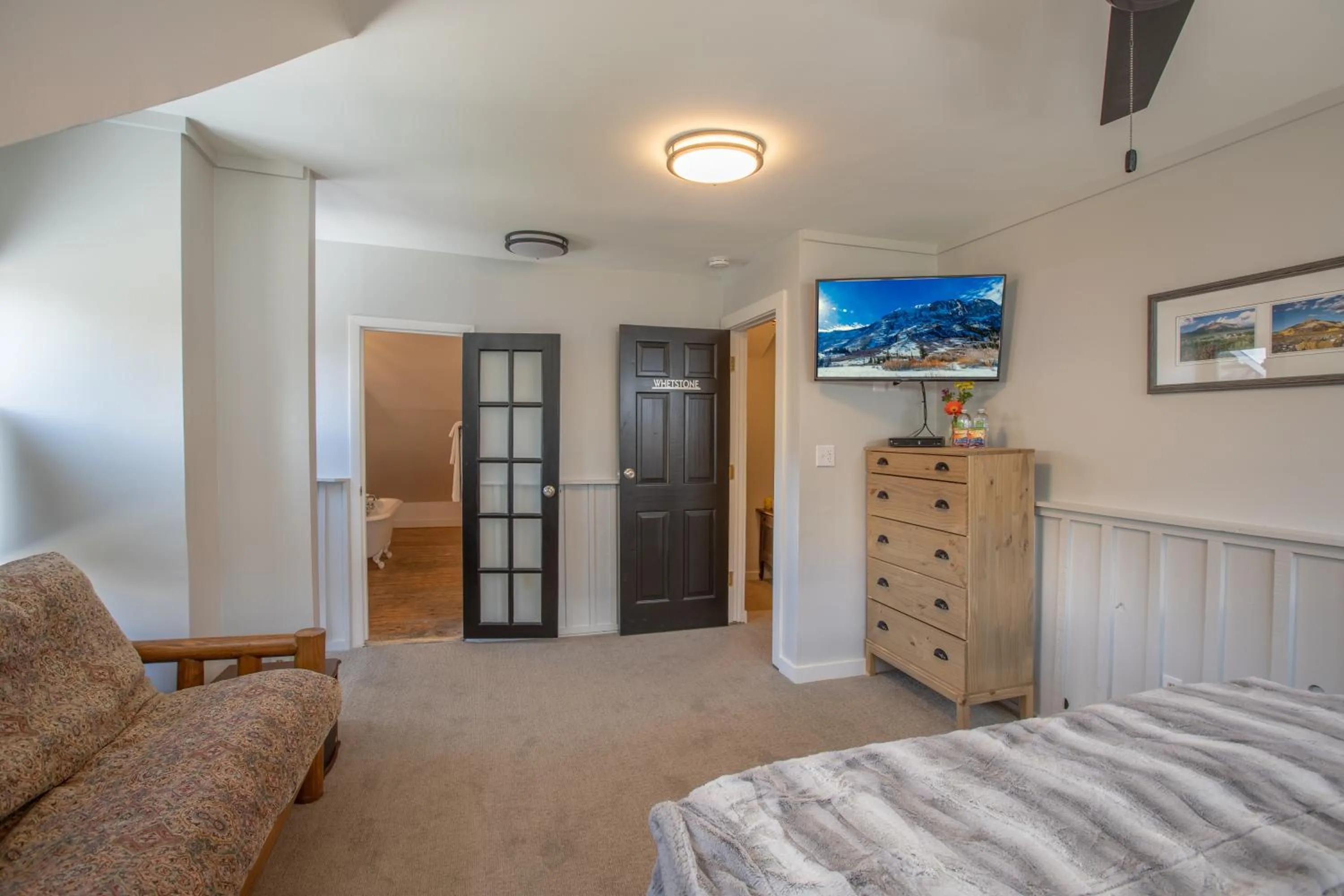 Bedroom, Bed in Purple Mountain Bed & Breakfast & Spa