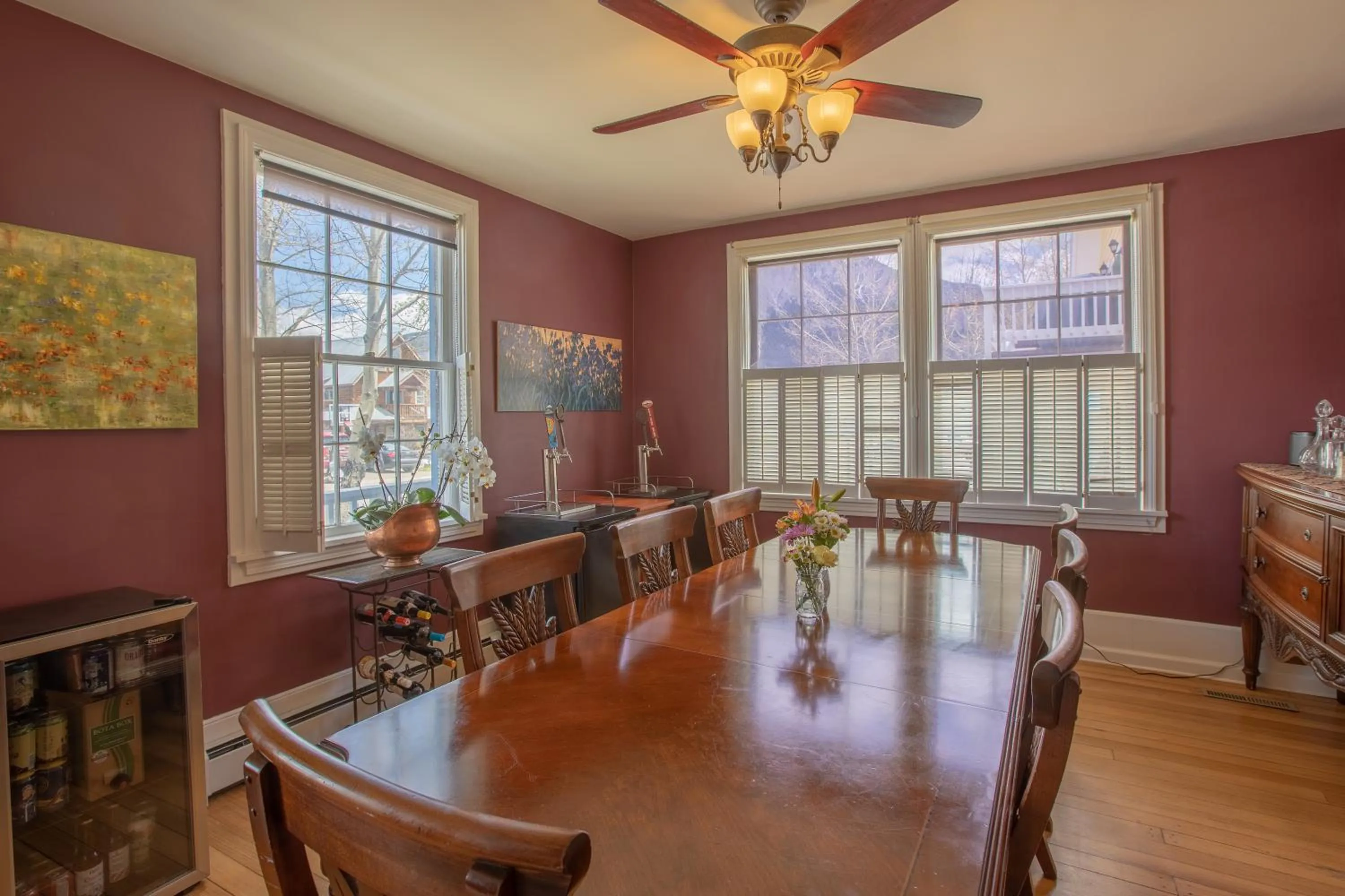 Dining area in Purple Mountain Bed & Breakfast & Spa