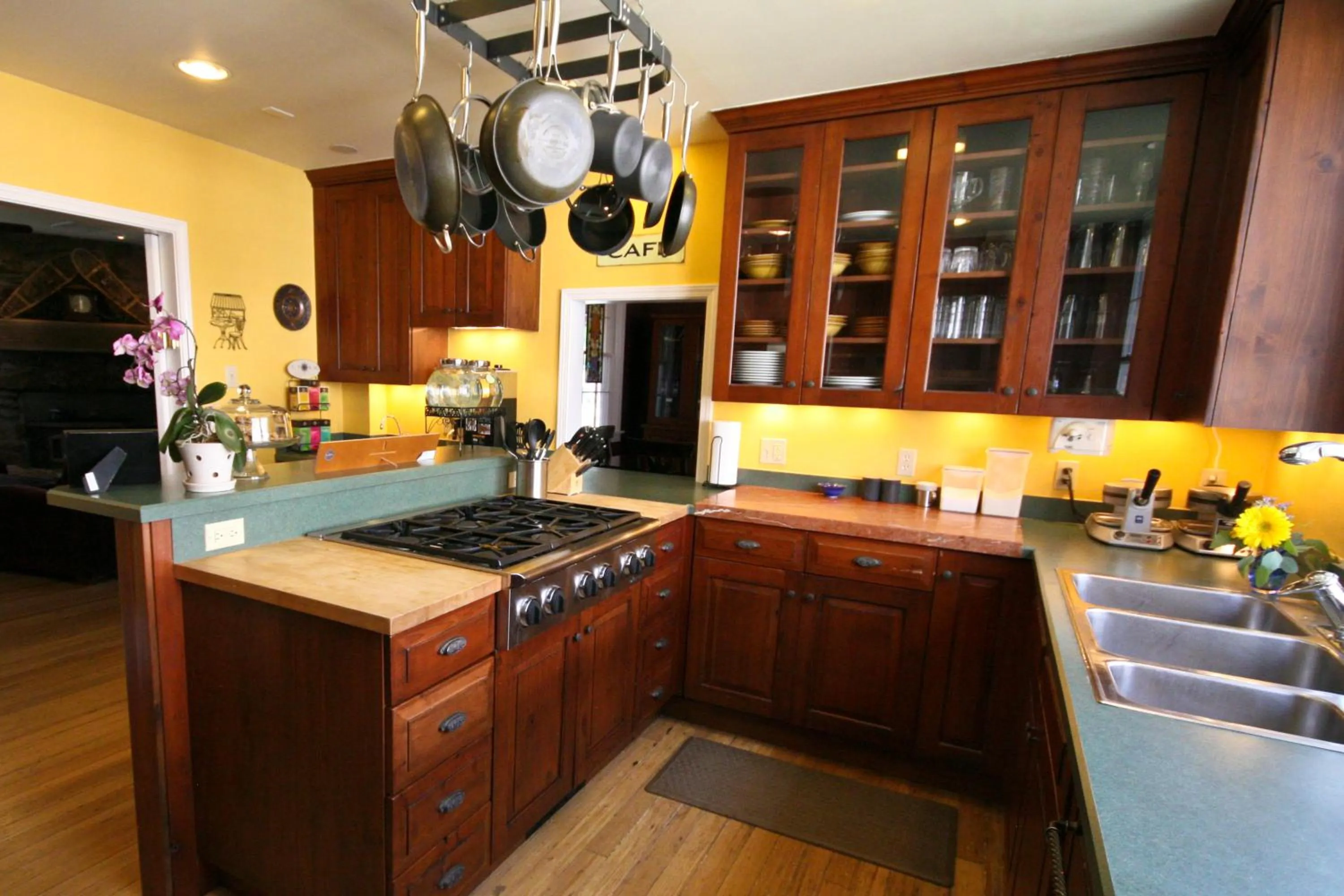 Breakfast in Purple Mountain Bed & Breakfast & Spa