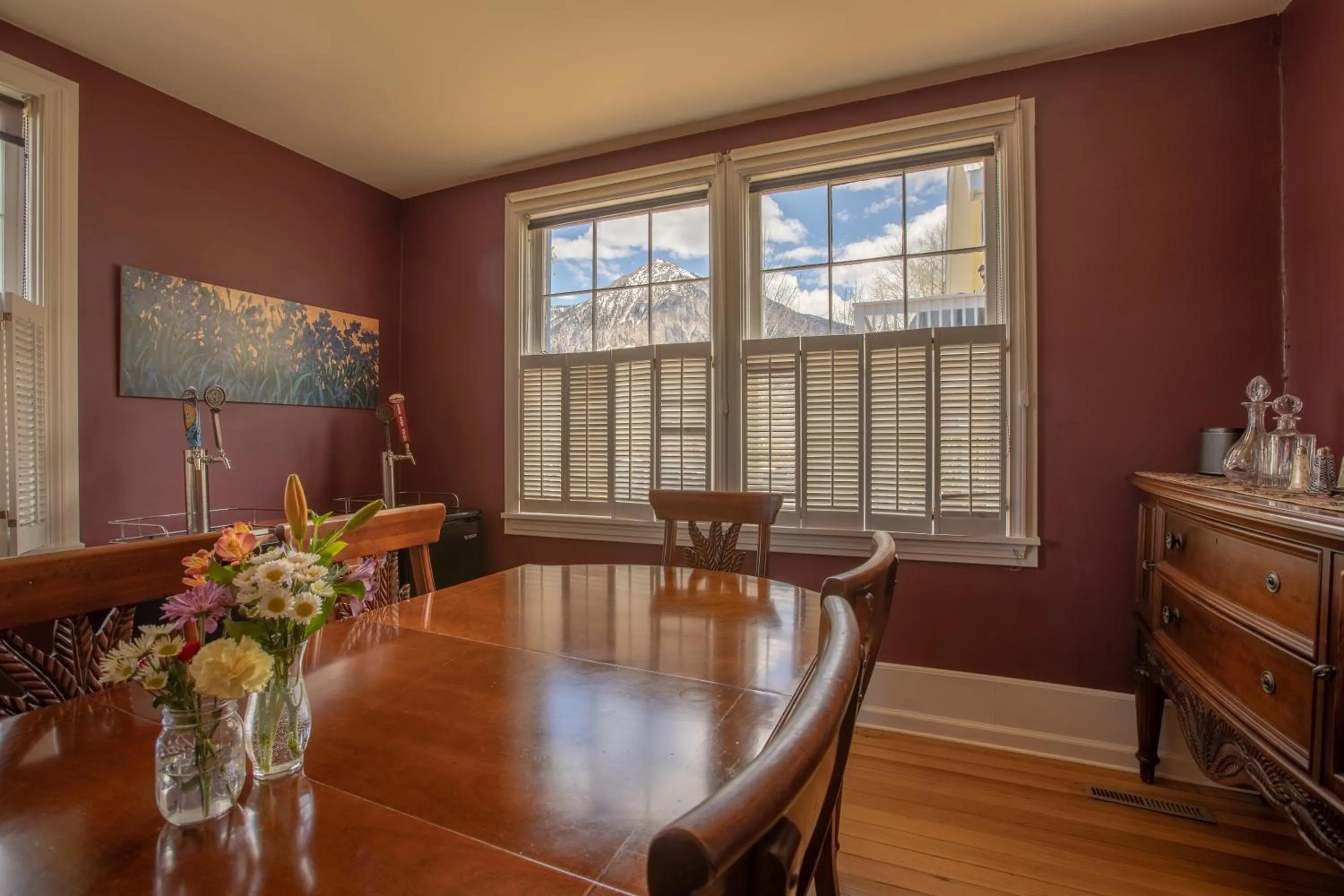 Dining area in Purple Mountain Bed & Breakfast & Spa