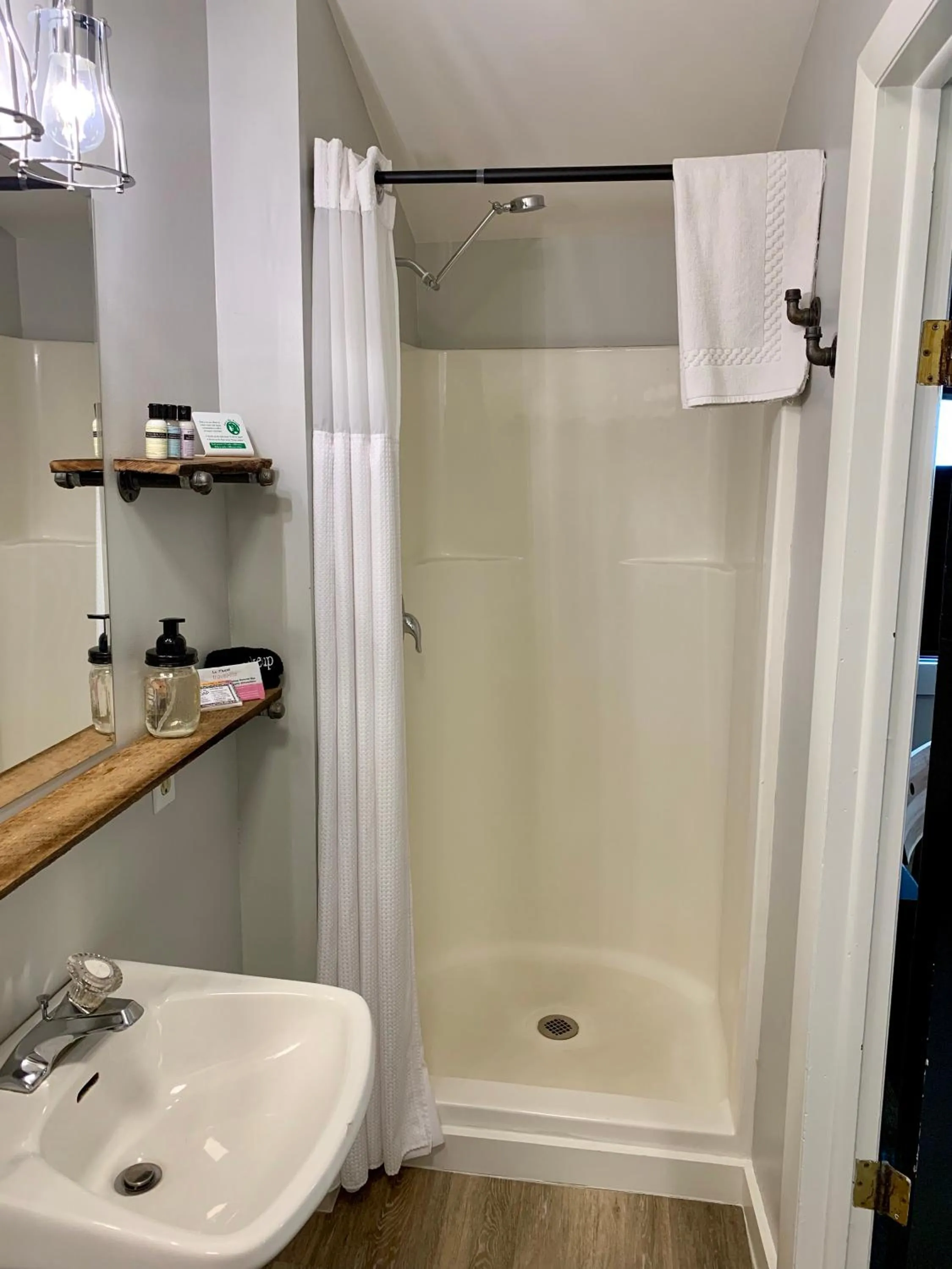 Bathroom in Purple Mountain Bed & Breakfast & Spa