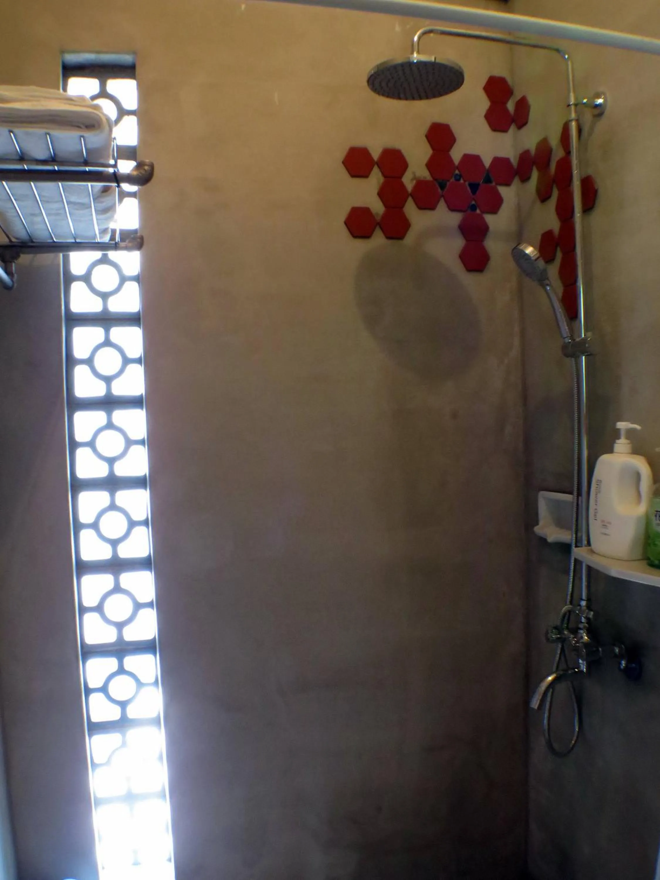 Shower in Dulan Groundnut Backpacker Hostel
