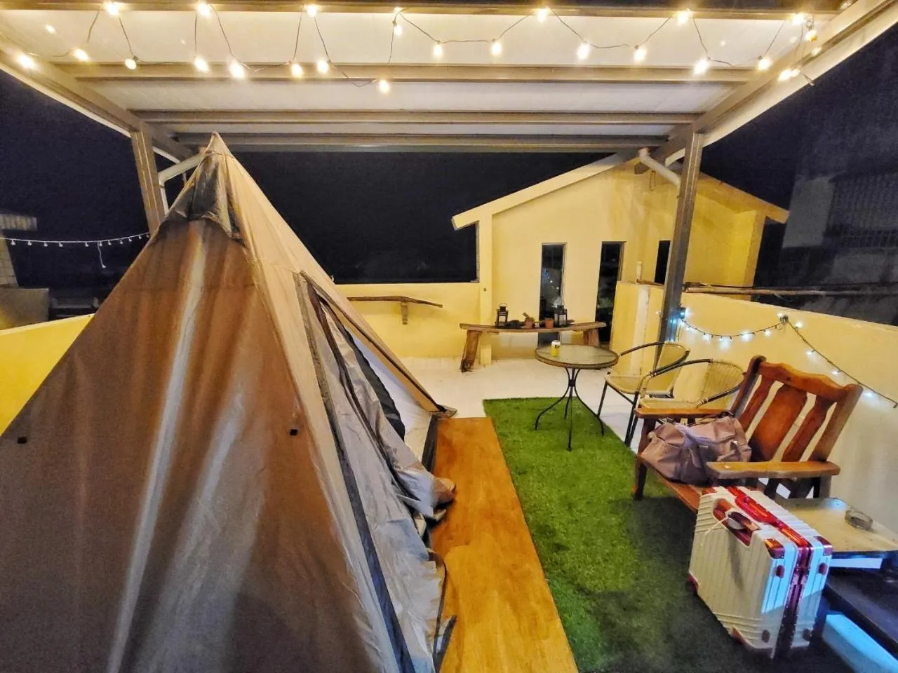 Property building in Dulan Groundnut Backpacker Hostel
