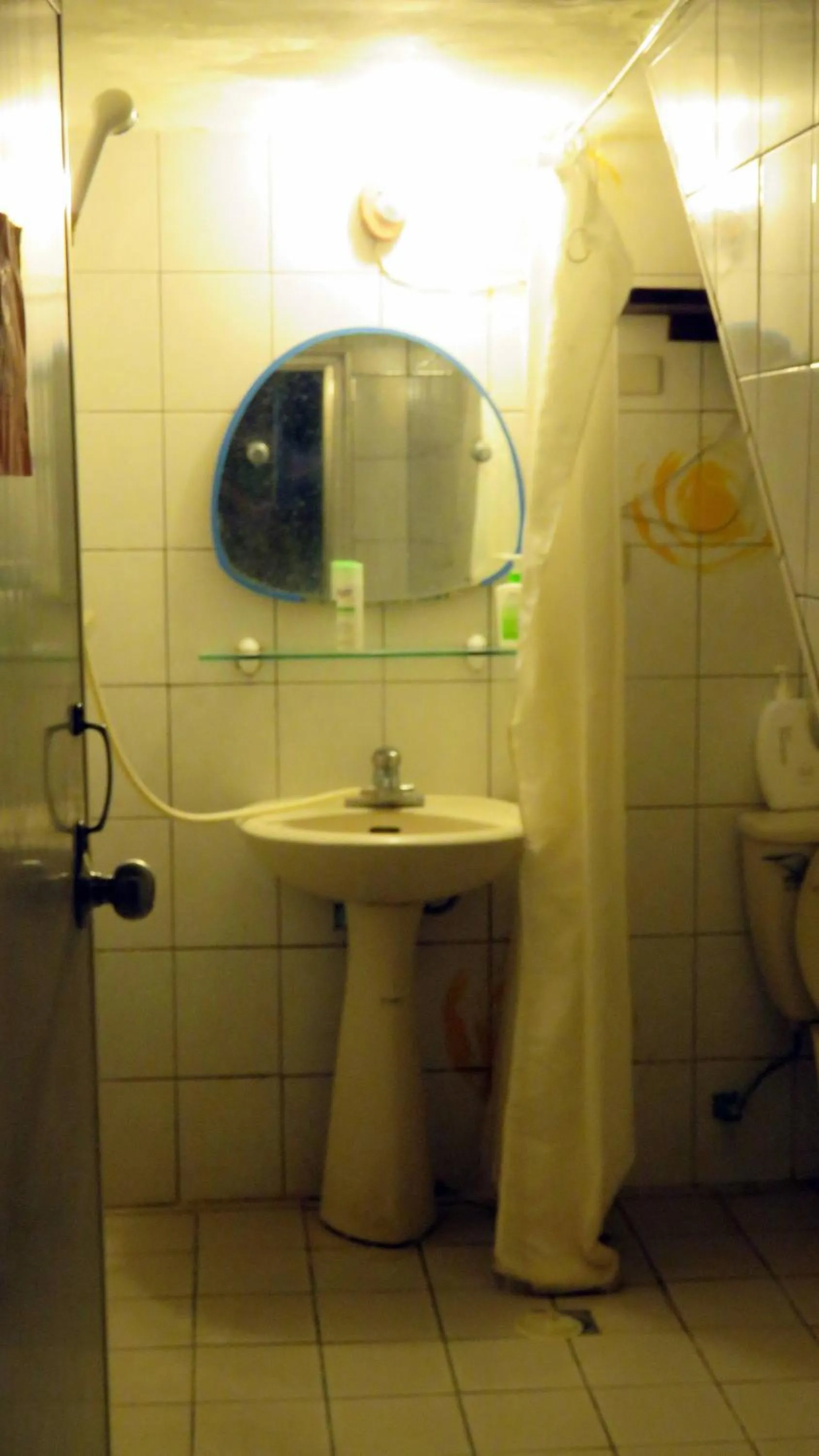 Shower in Dulan Groundnut Backpacker Hostel