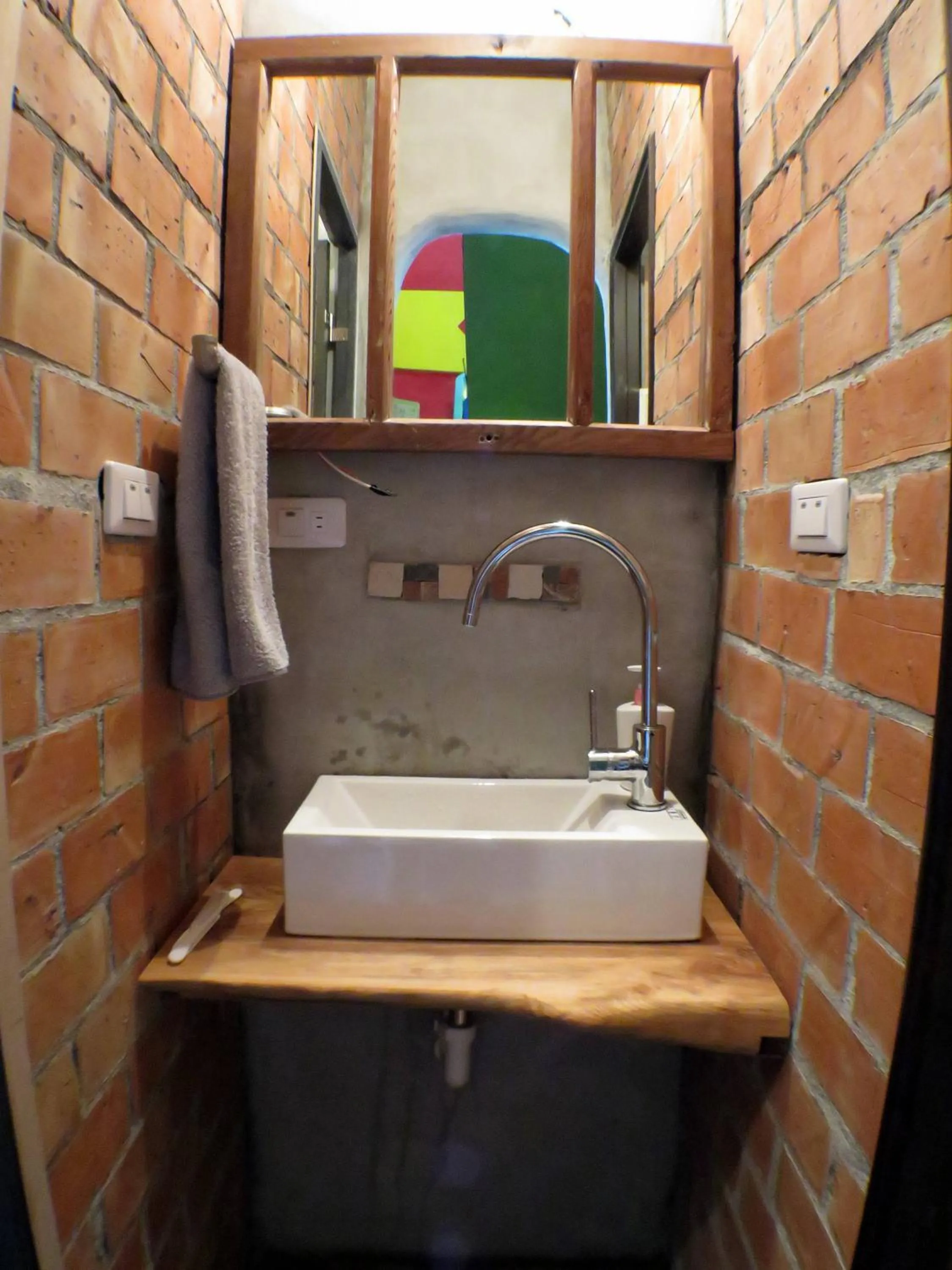 Shower in Dulan Groundnut Backpacker Hostel