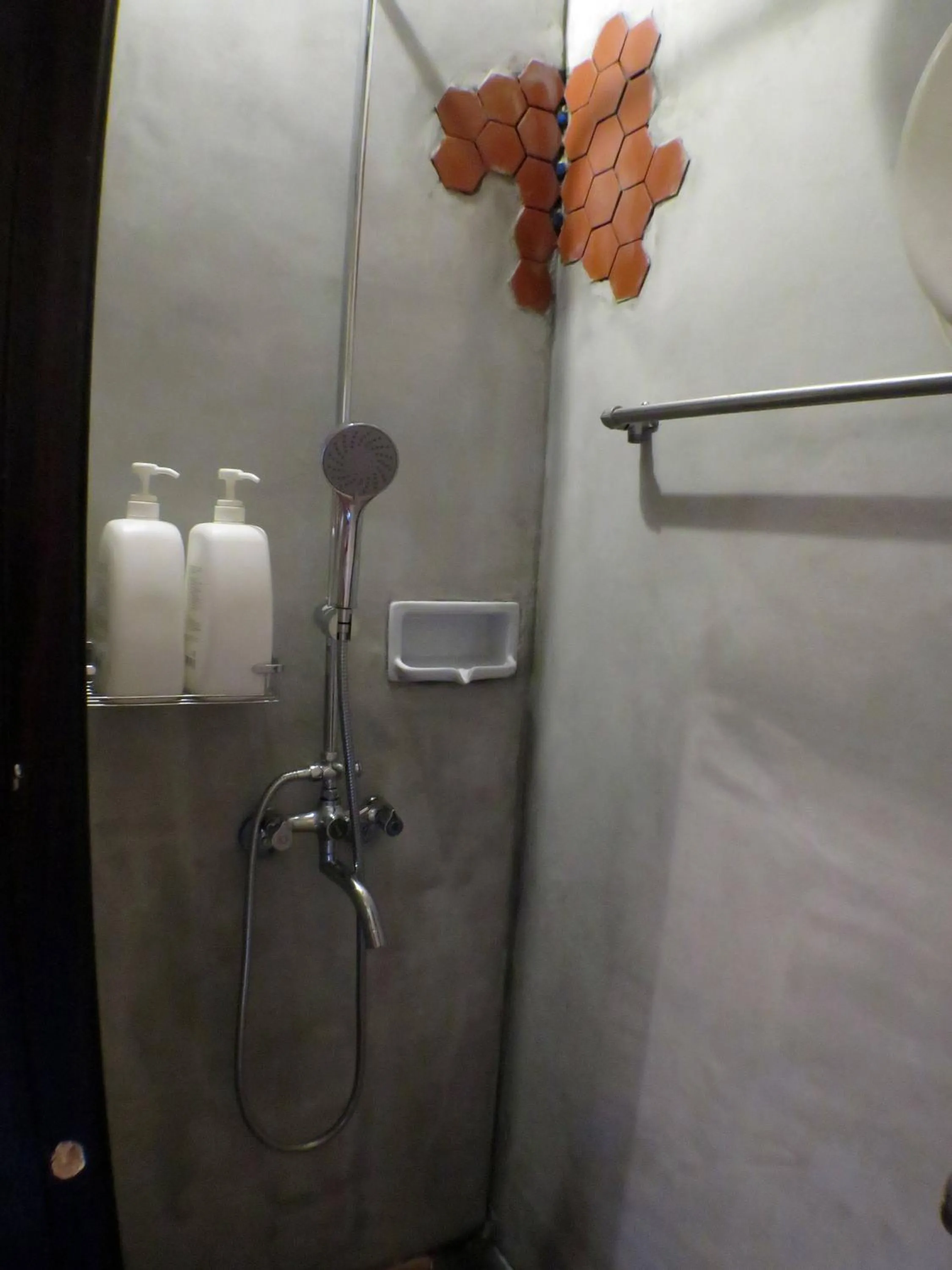 Shower in Dulan Groundnut Backpacker Hostel