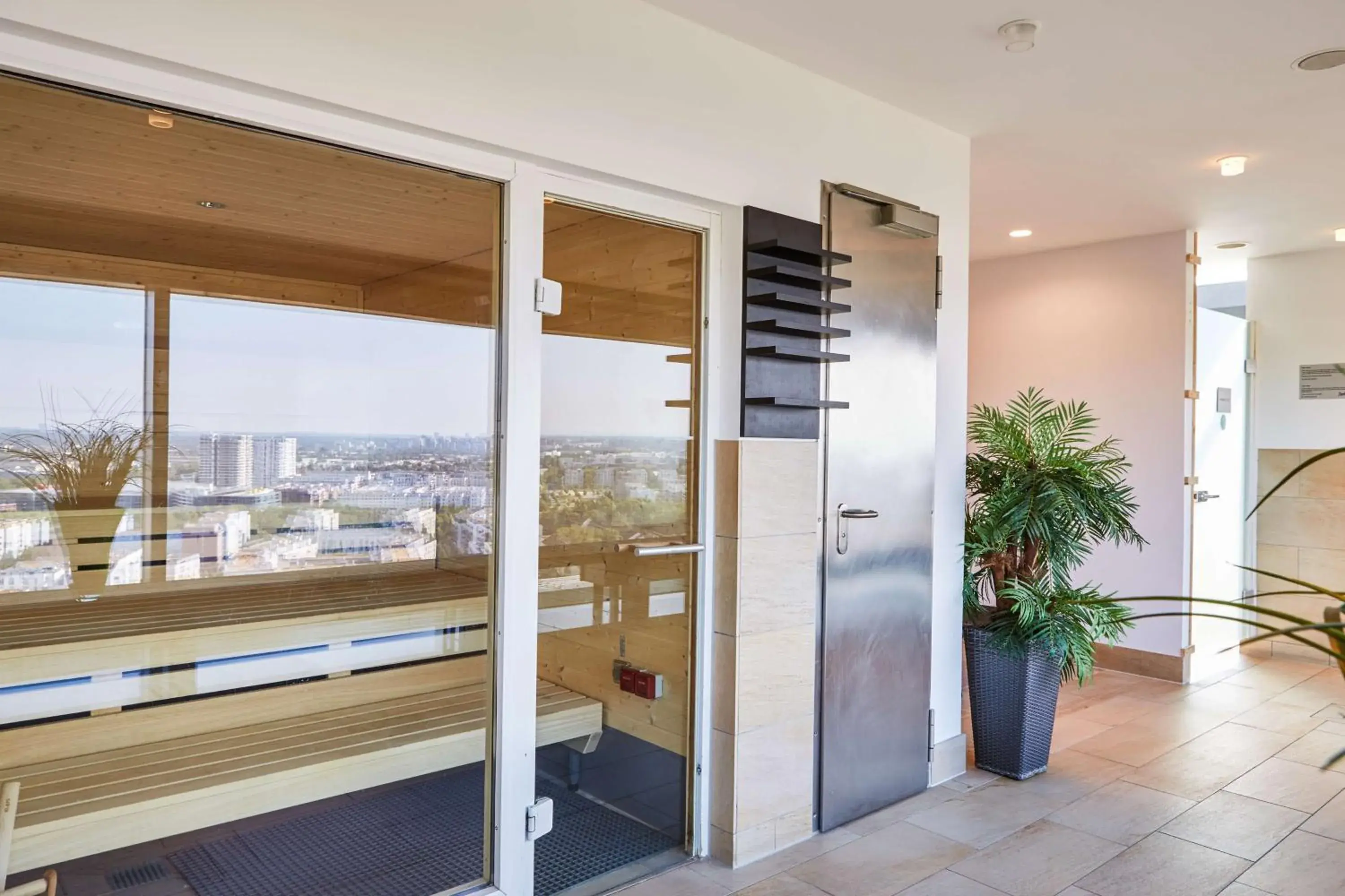 Spa and wellness centre/facilities in Radisson Blu Hotel Frankfurt Spa and wellness centre/facilities in Radisson Blu Hotel Frankfurt