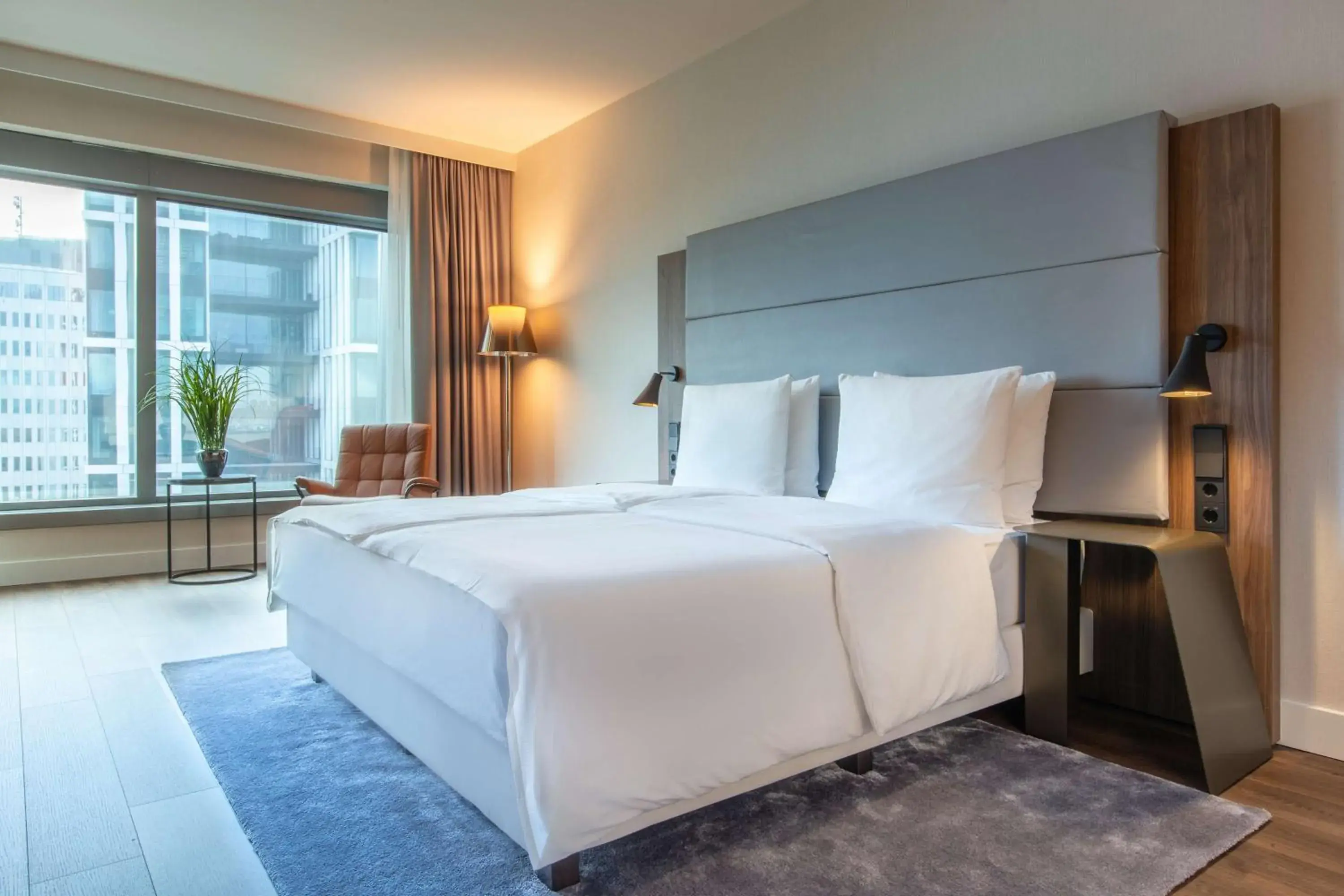 View (from property/room), Bed in Radisson Blu Hotel Frankfurt View (from property/room), Bed in Radisson Blu Hotel Frankfurt