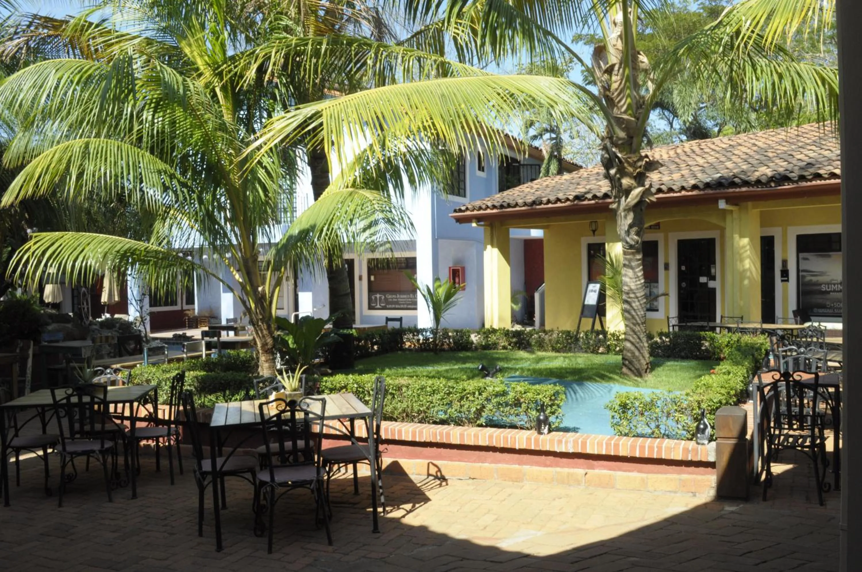 Food and drinks in Tropical Gardens Suites and Apartments