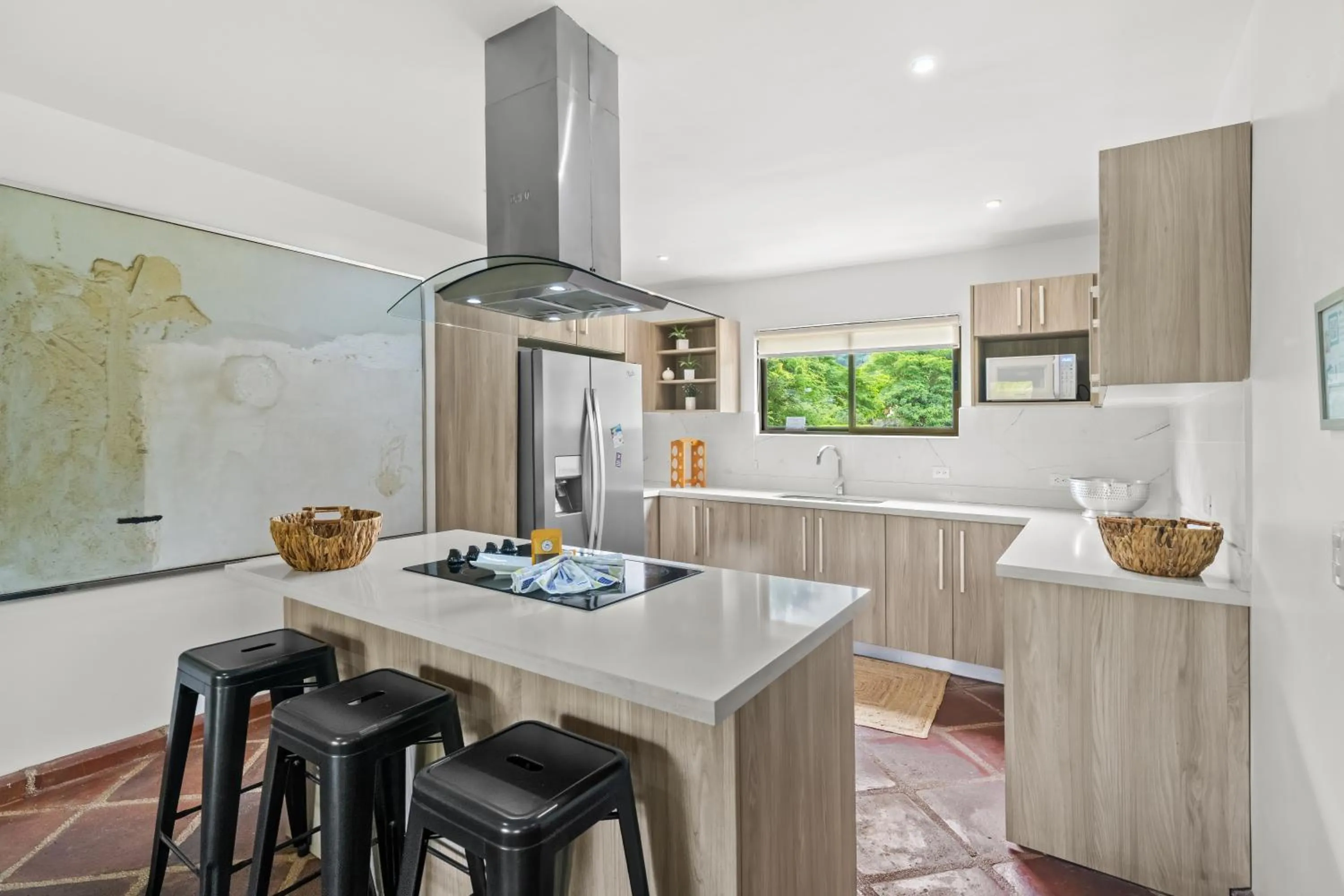 Kitchen or kitchenette in Tropical Gardens Suites and Apartments
