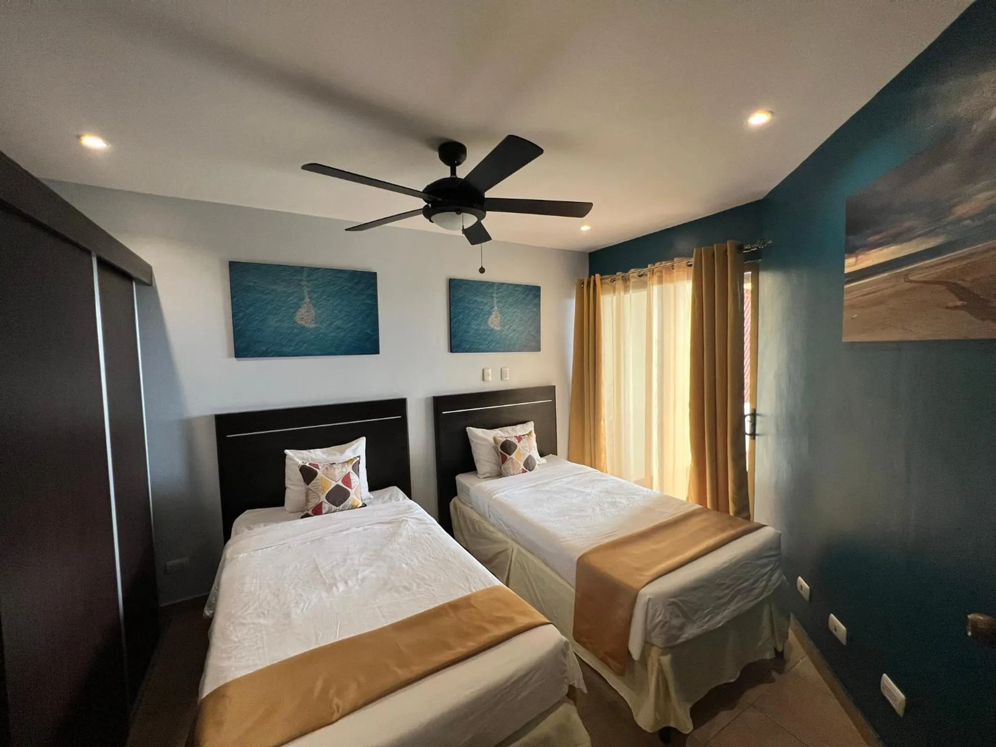 Bedroom, Bed in Tropical Gardens Suites and Apartments