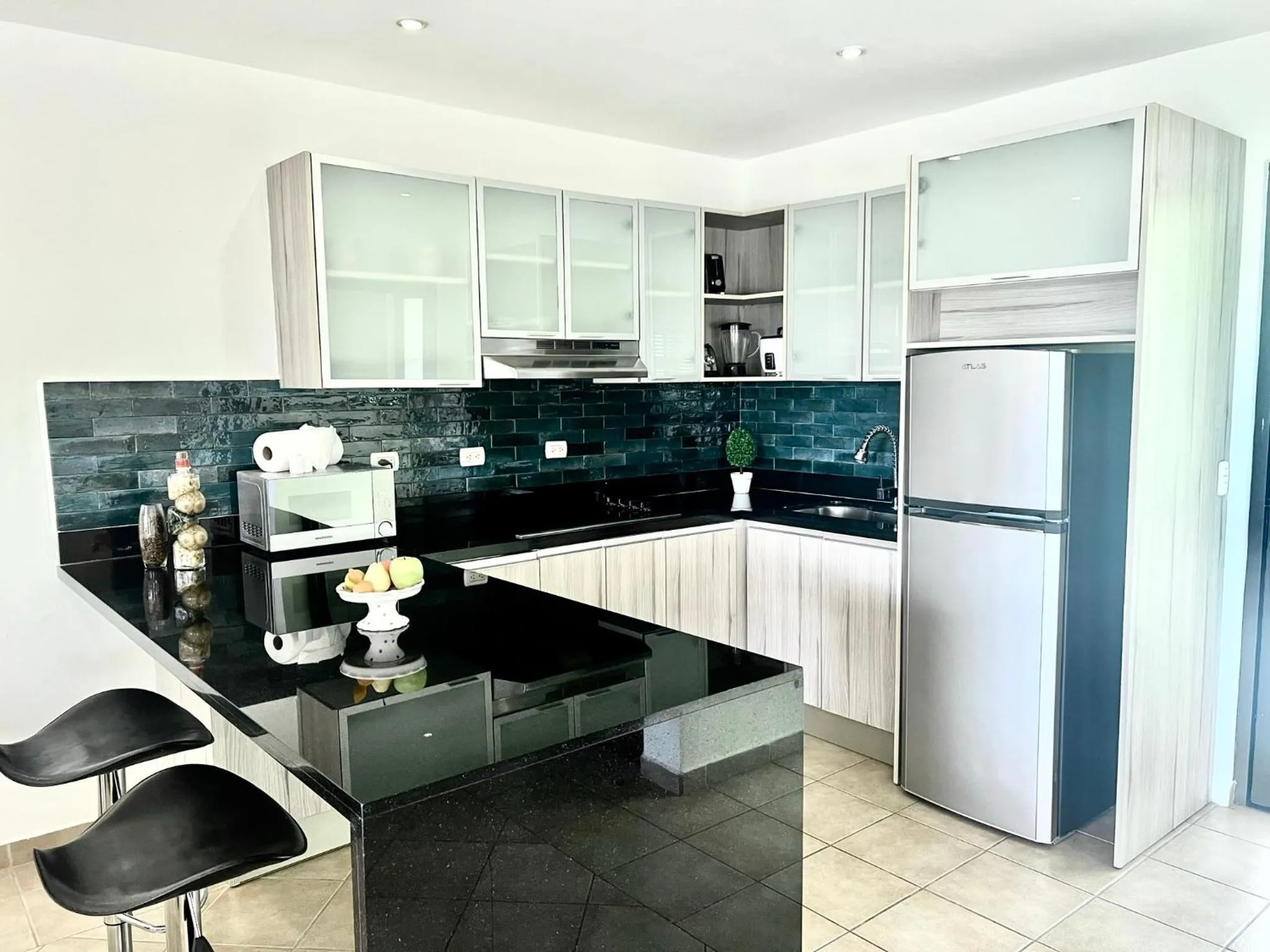Kitchen or kitchenette in Tropical Gardens Suites and Apartments