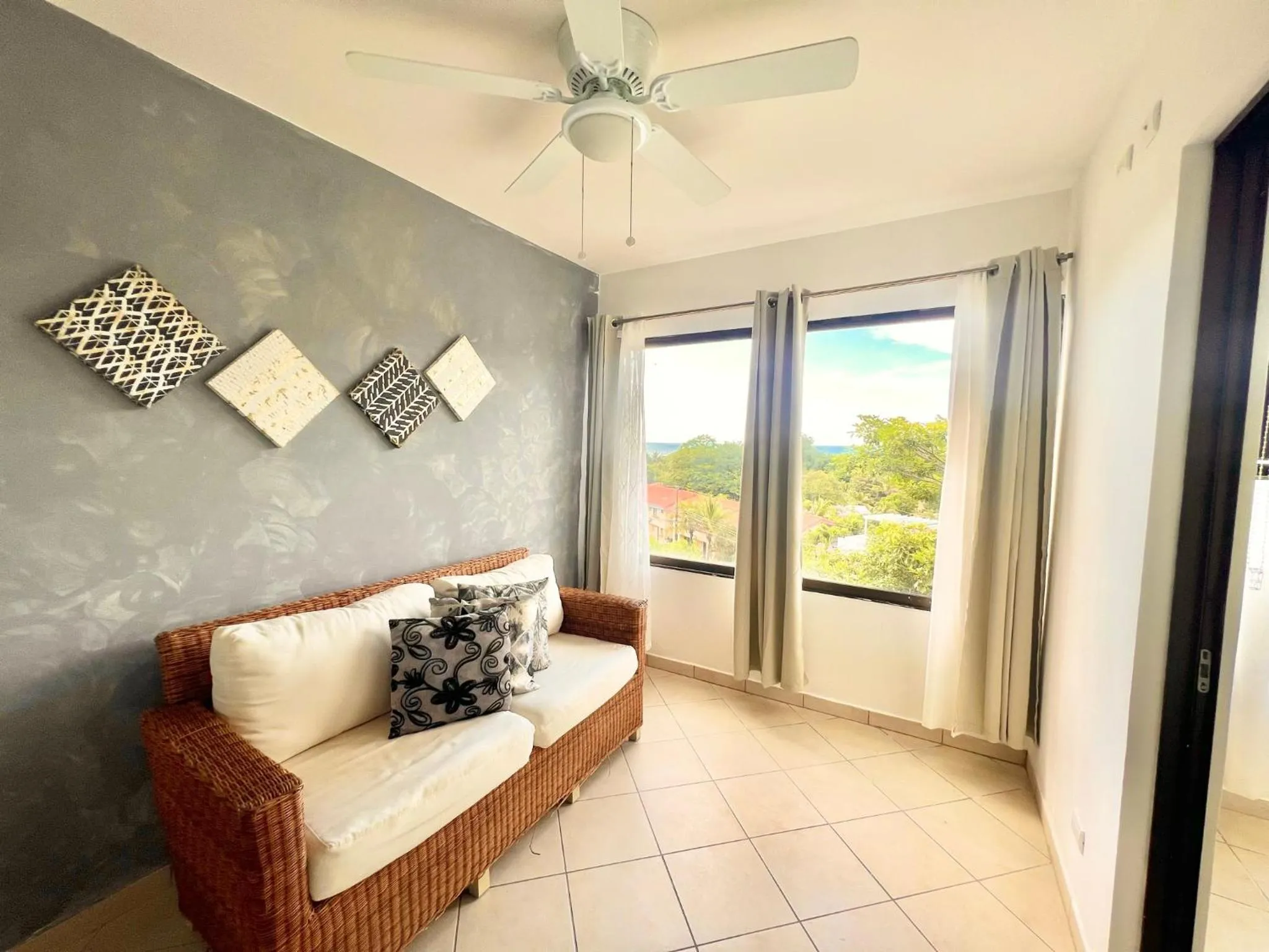 Living room in Tropical Gardens Suites and Apartments