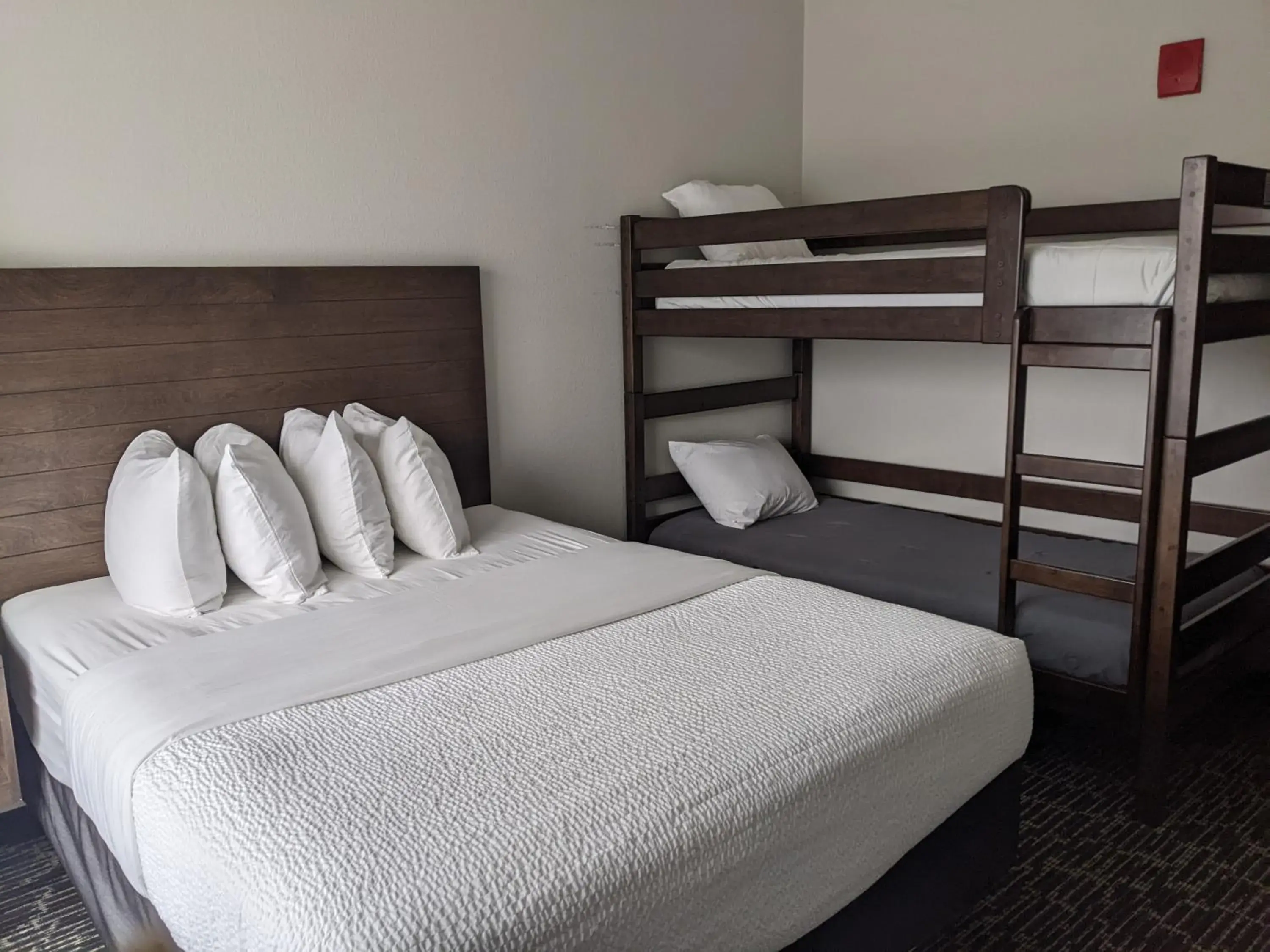 Bedroom, Bed in Gundersen Hotel & Suites Bedroom, Bed in Gundersen Hotel & Suites