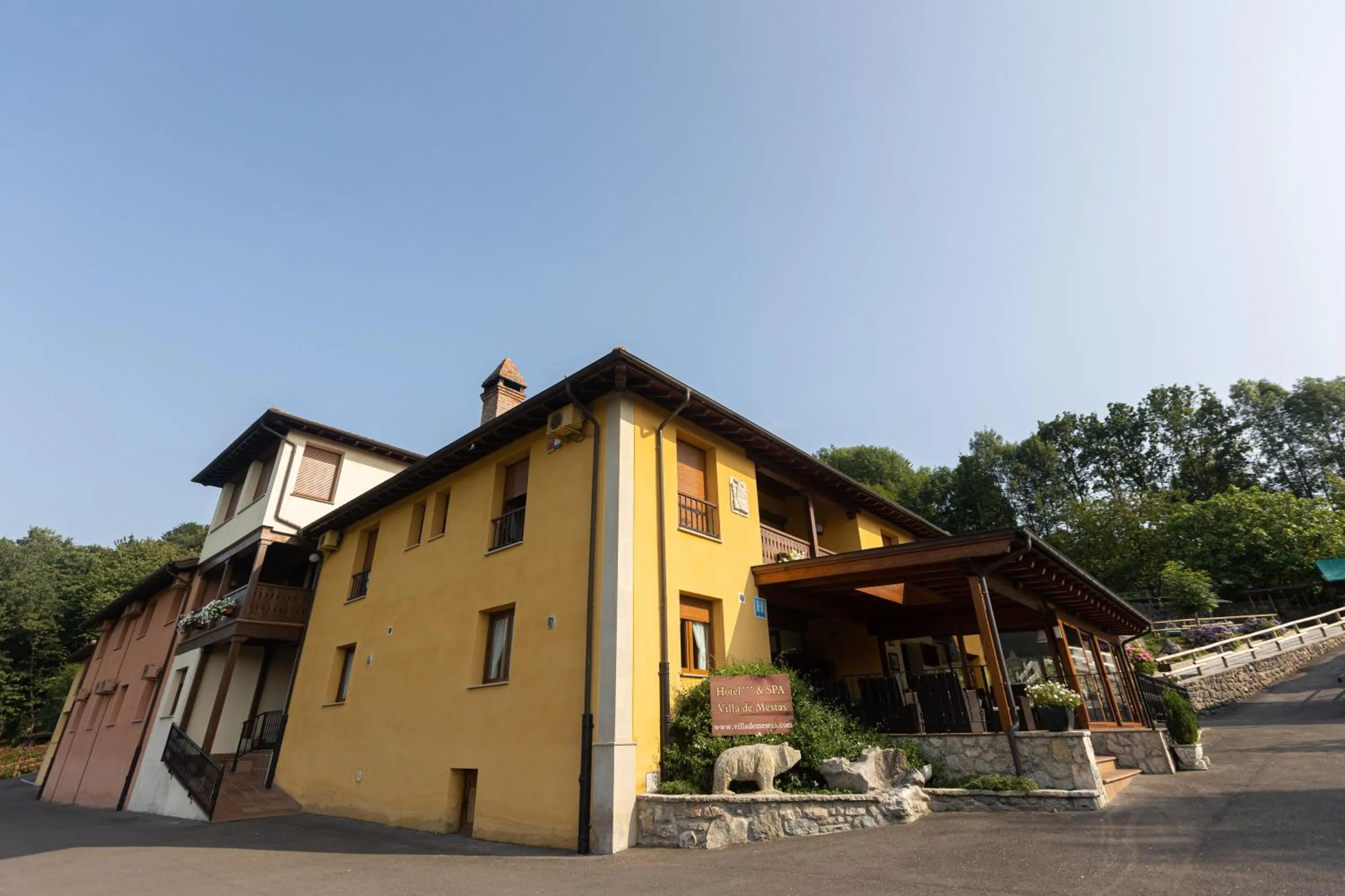 Property building in Hotel & Spa Villa de Mestas