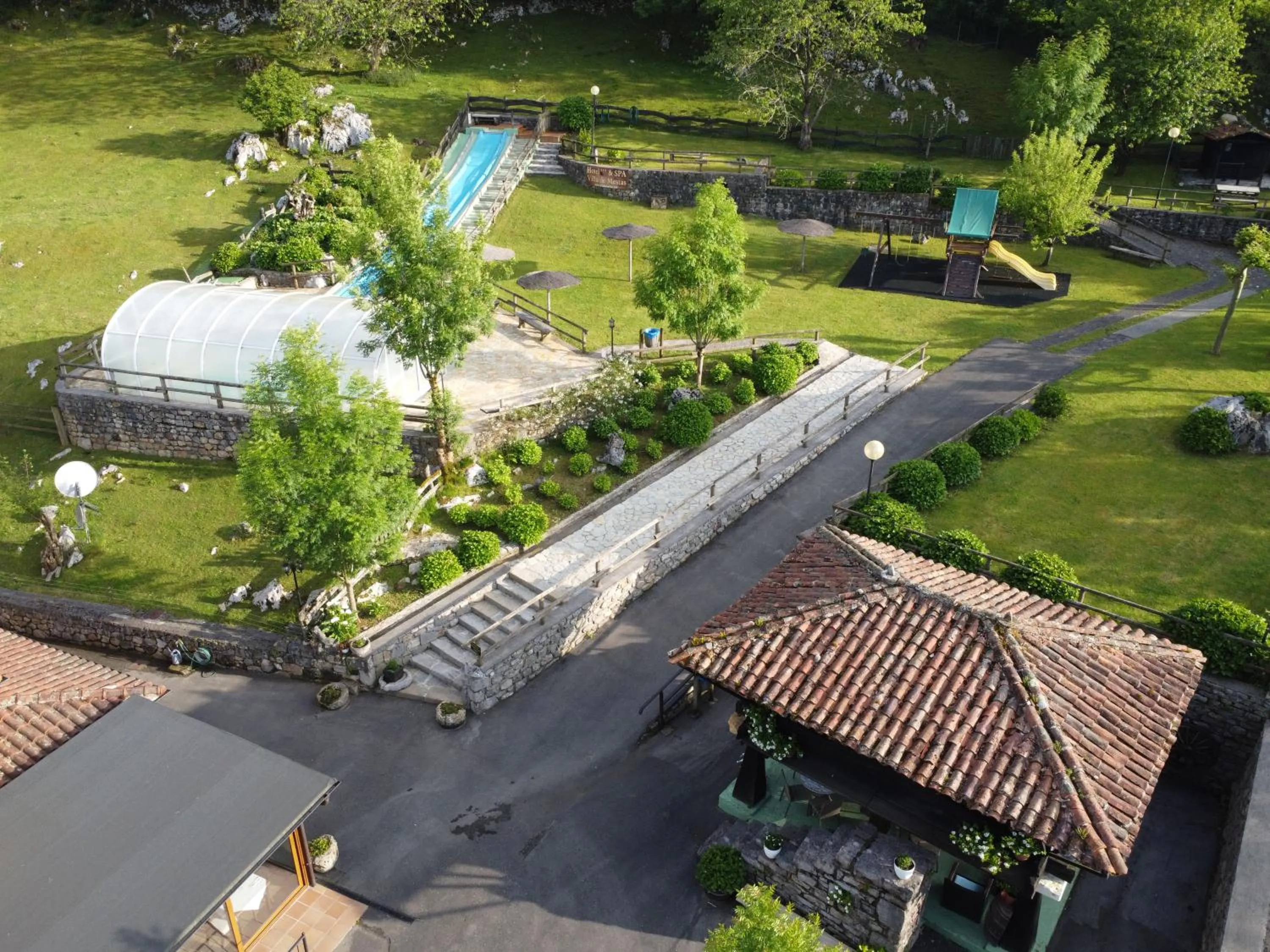 Swimming pool in Hotel & Spa Villa de Mestas