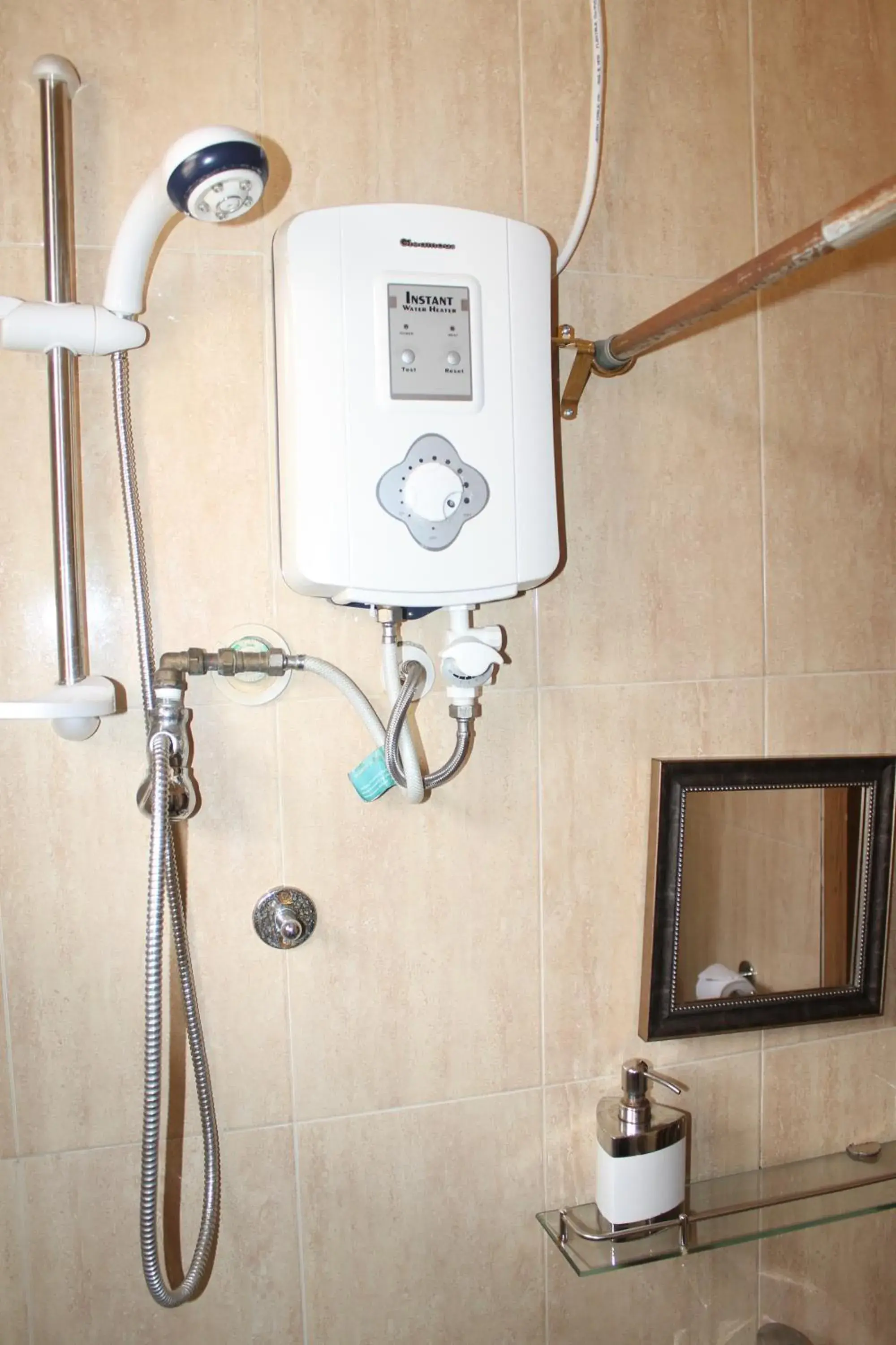 Deluxe Single Room in Jesiwa B's Little Palace Deluxe Single Room in Jesiwa B's Little Palace