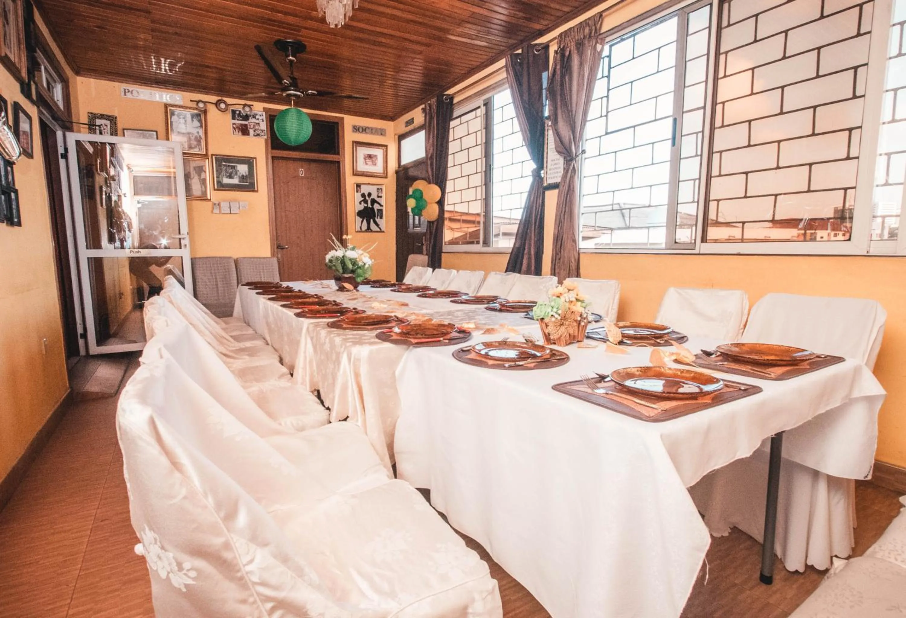 Restaurant/places to eat in Jesiwa B's Little Palace