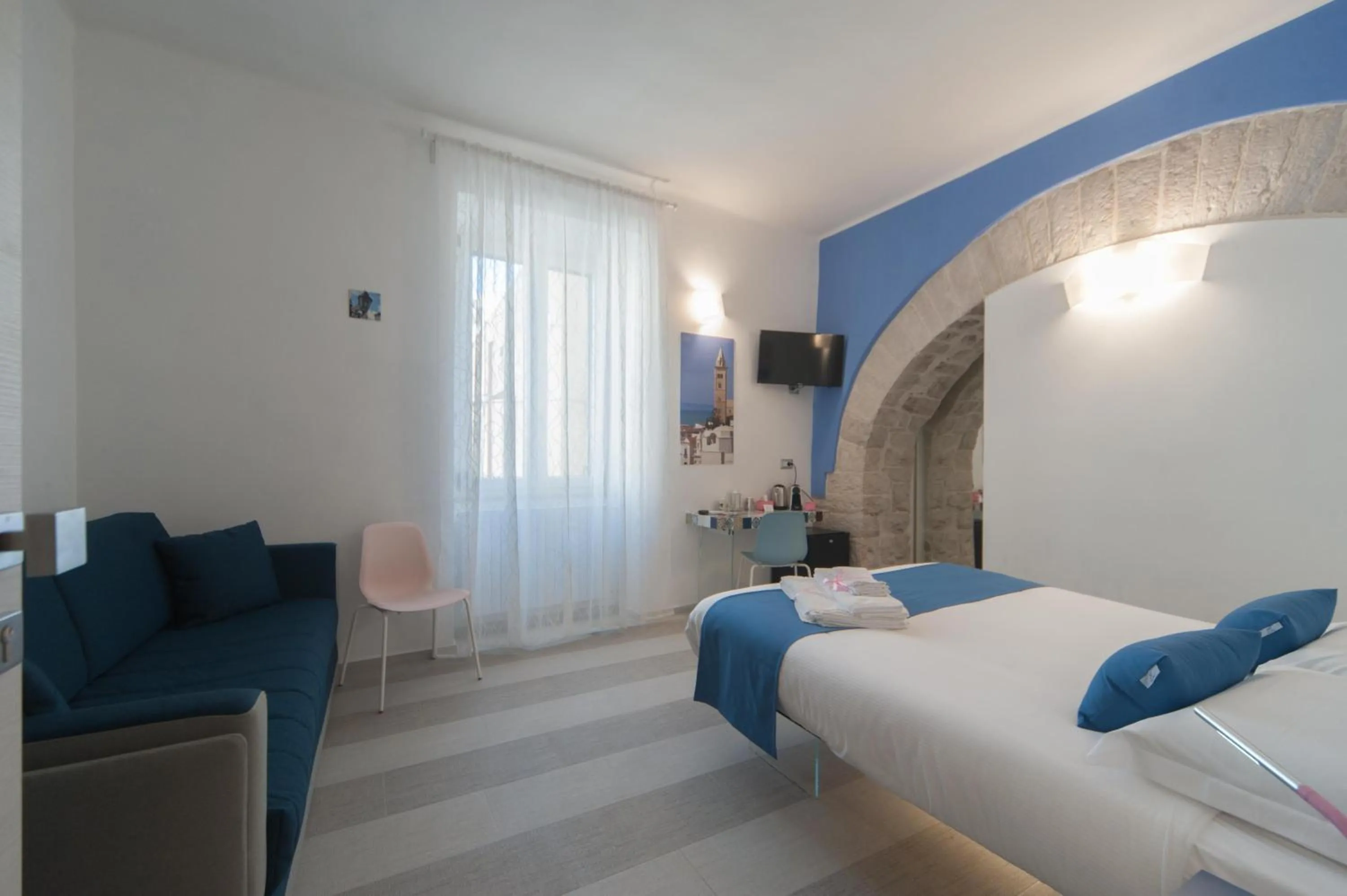 Photo of the whole room, Bed in La Cattedrale dai Tetti
