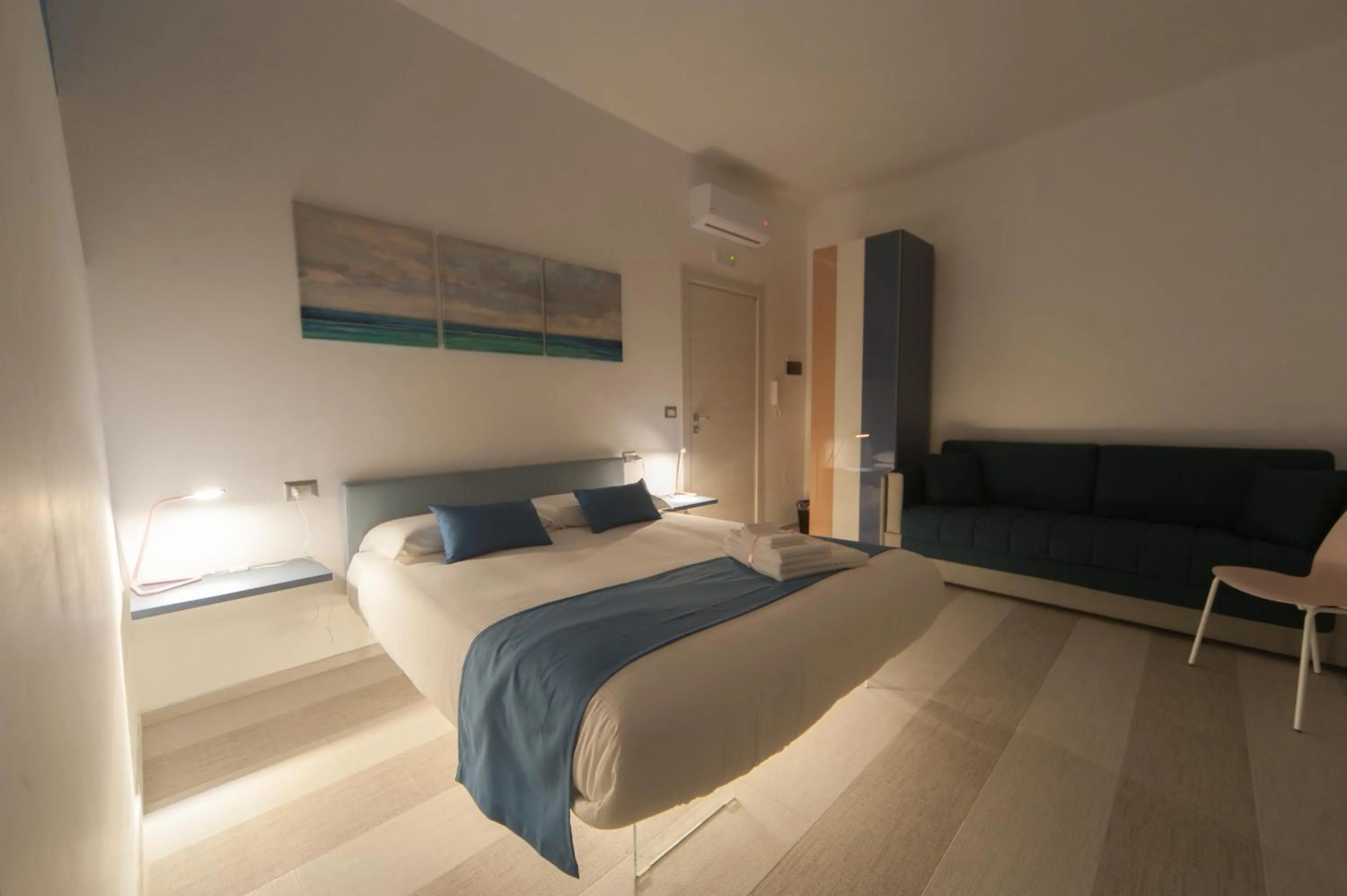 Photo of the whole room, Bed in La Cattedrale dai Tetti