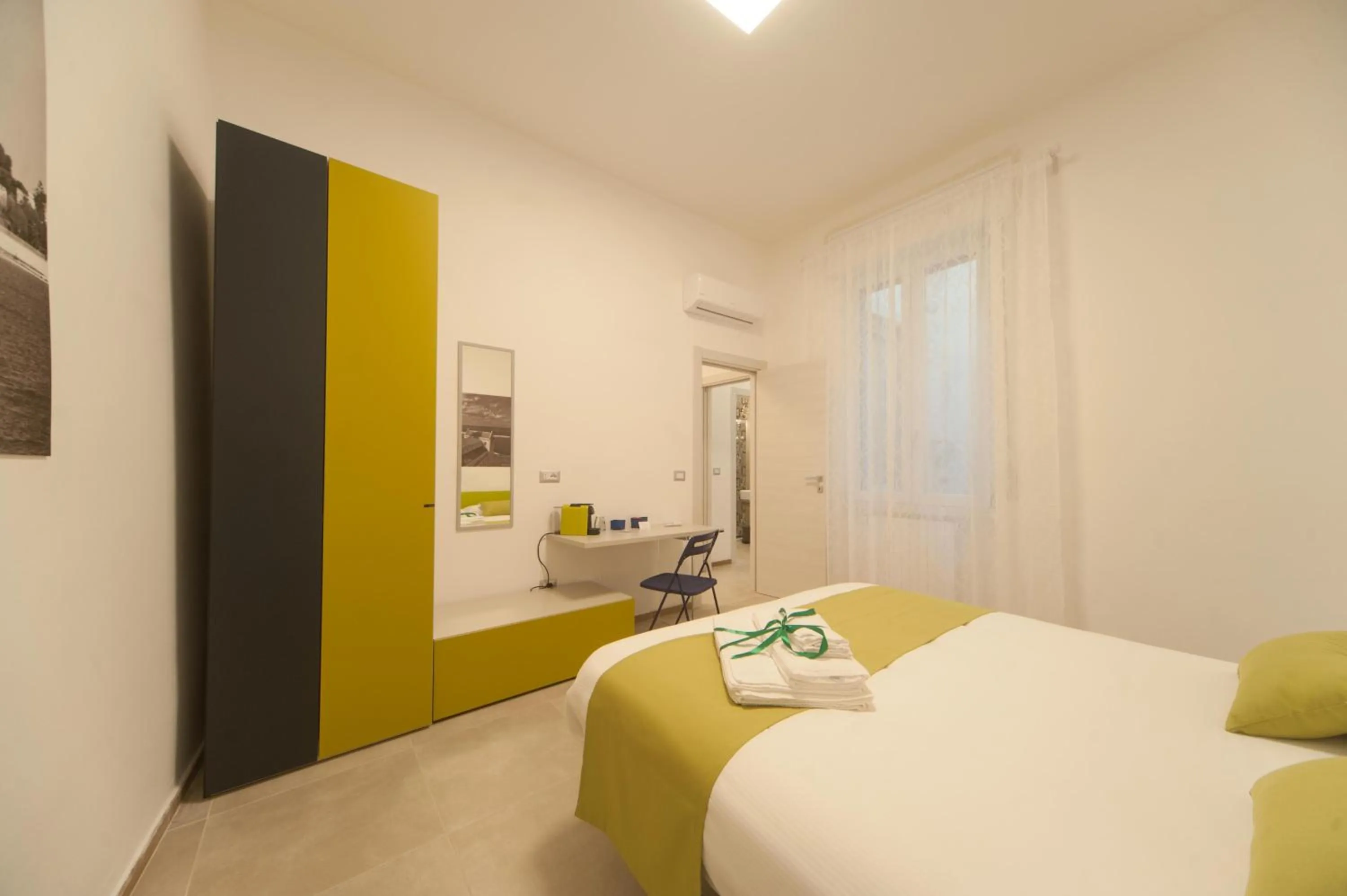 Photo of the whole room, Bed in La Cattedrale dai Tetti