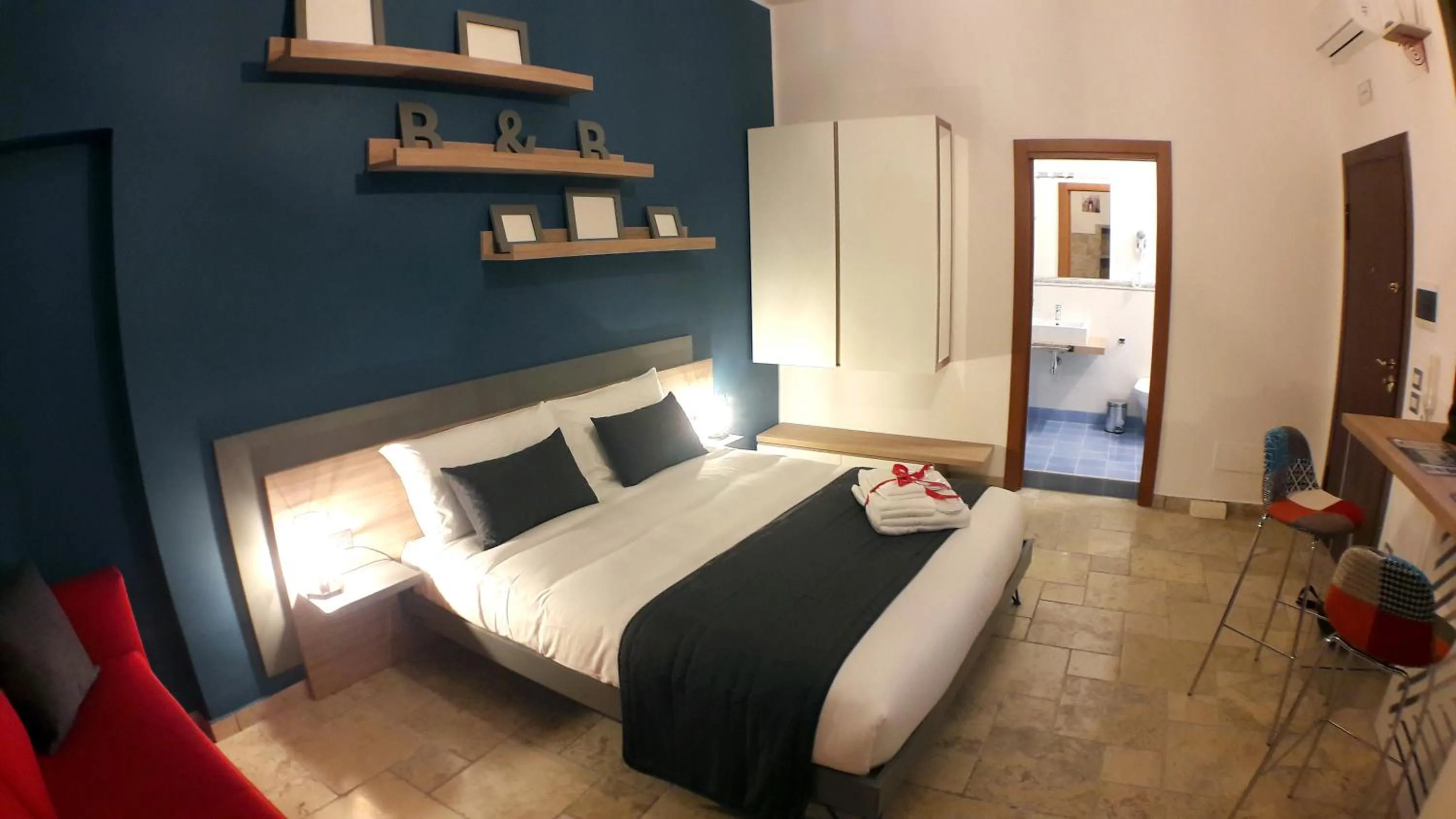 Photo of the whole room, Bed in La Cattedrale dai Tetti