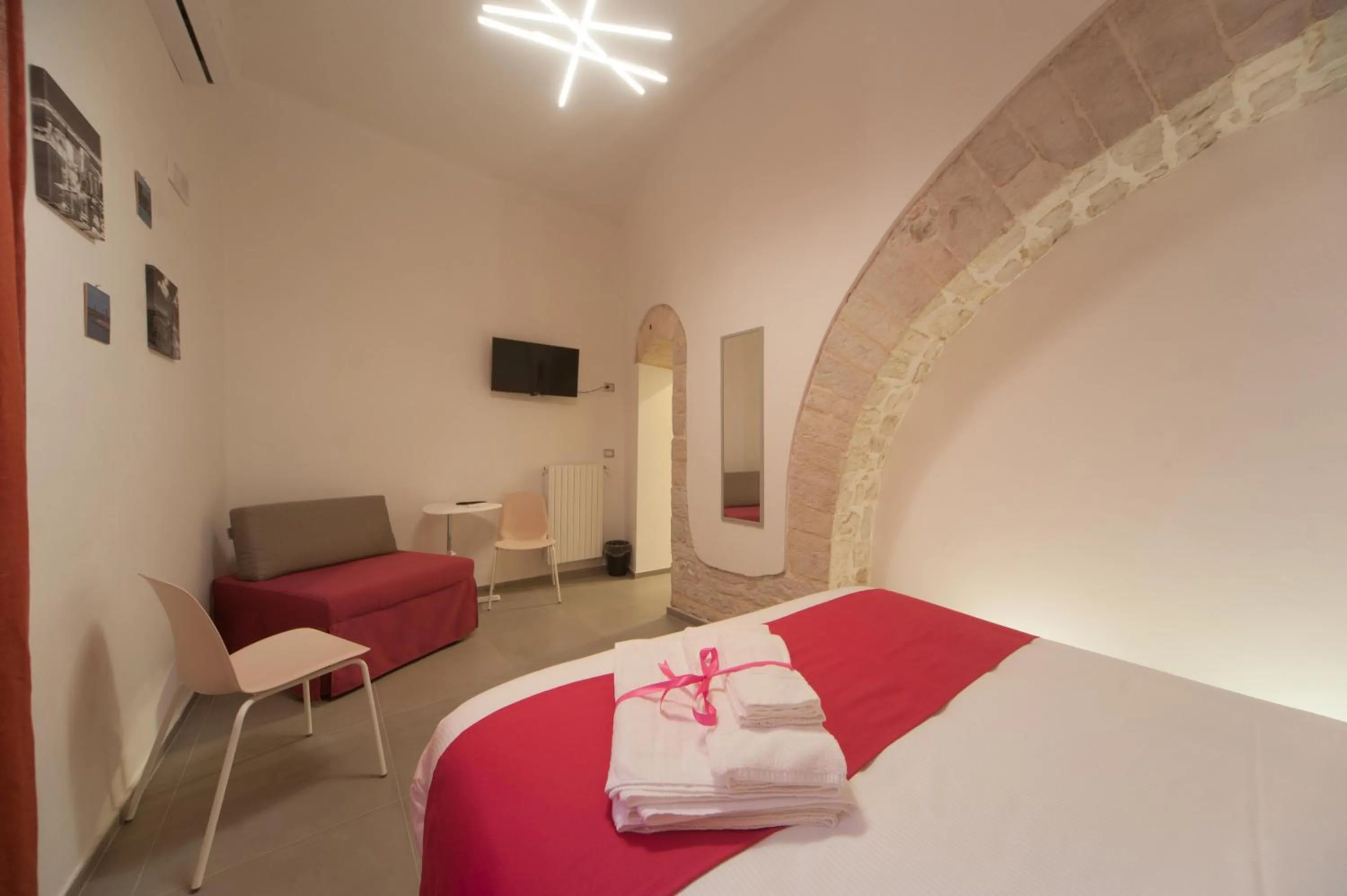 Photo of the whole room, Bed in La Cattedrale dai Tetti