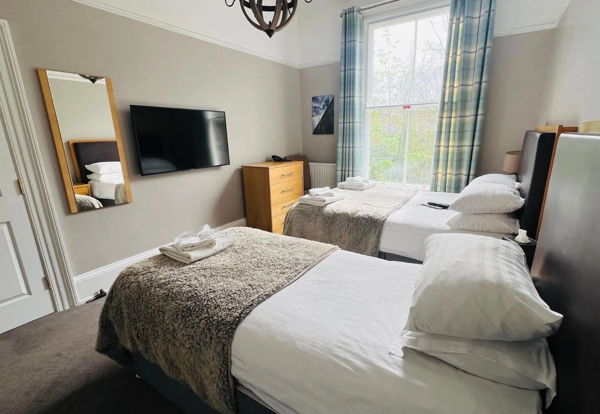 TV and multimedia, Bed in Hedley House Hotel & Apartments