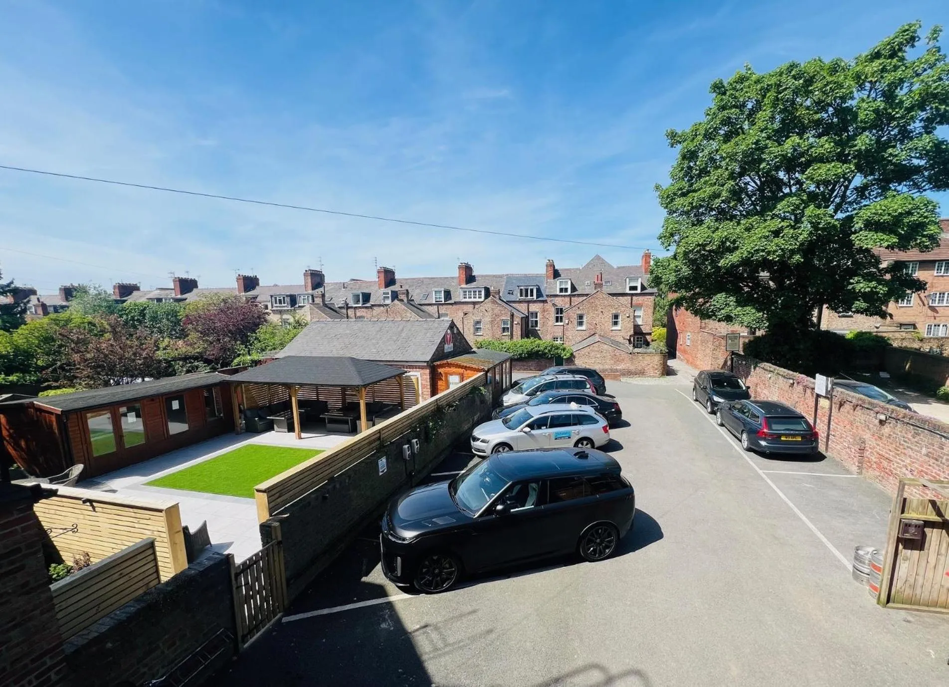 Parking in Hedley House Hotel & Apartments