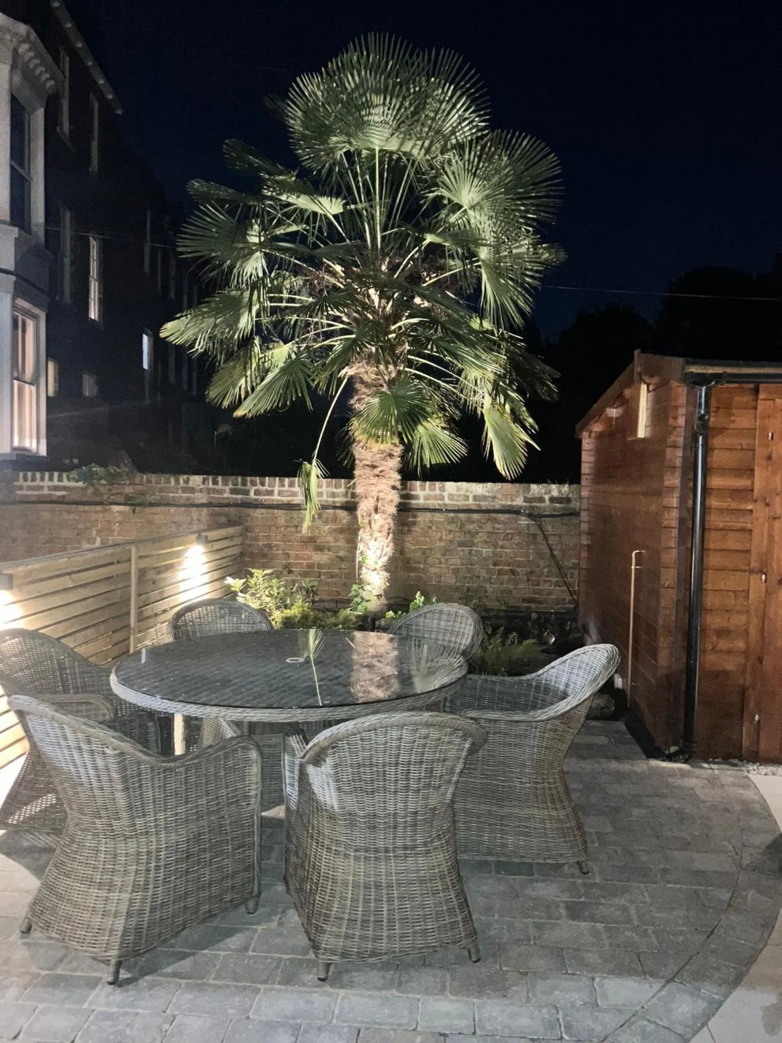 Patio in Hedley House Hotel & Apartments