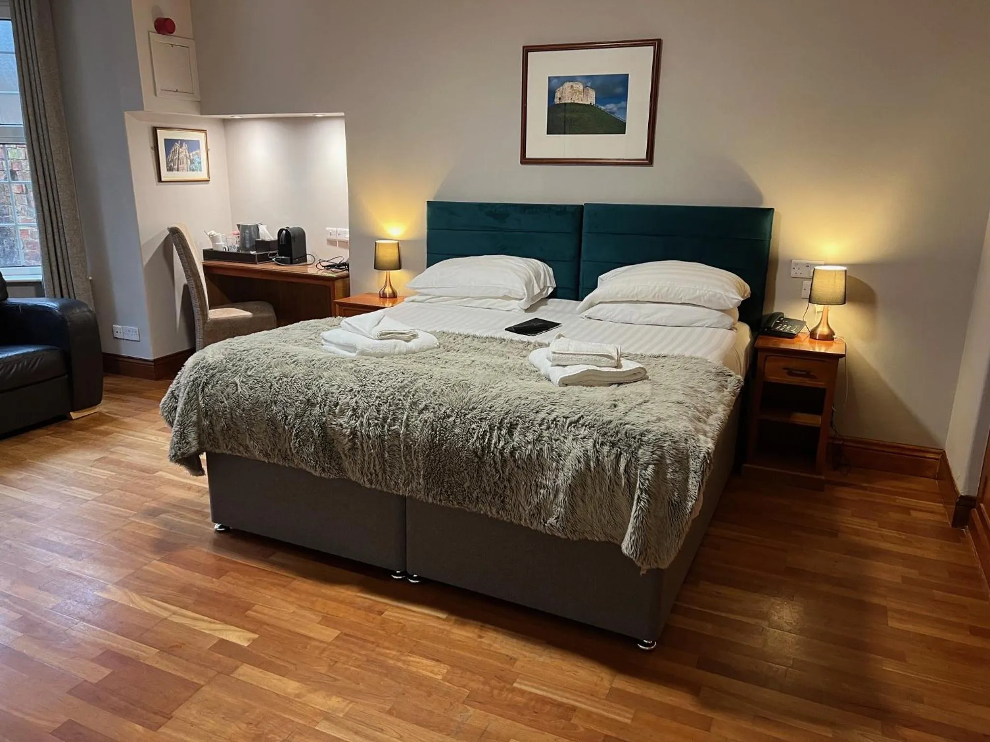 Bedroom, Bed in Hedley House Hotel & Apartments
