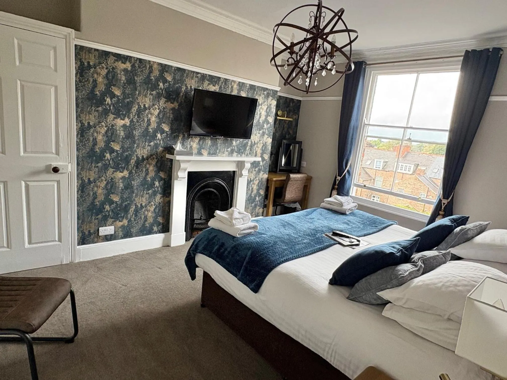 TV and multimedia, Bed in Hedley House Hotel & Apartments