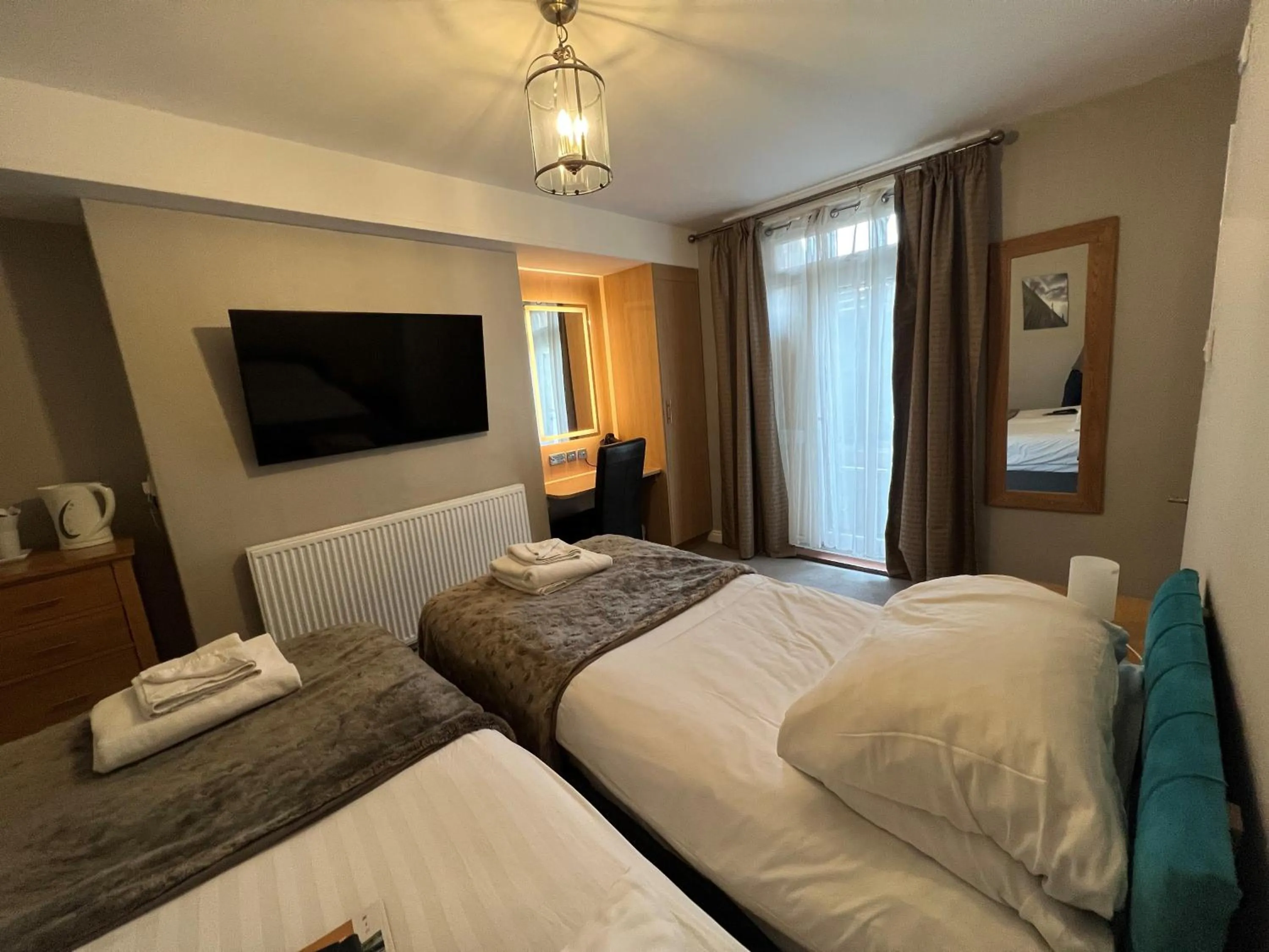TV and multimedia, Bed in Hedley House Hotel & Apartments