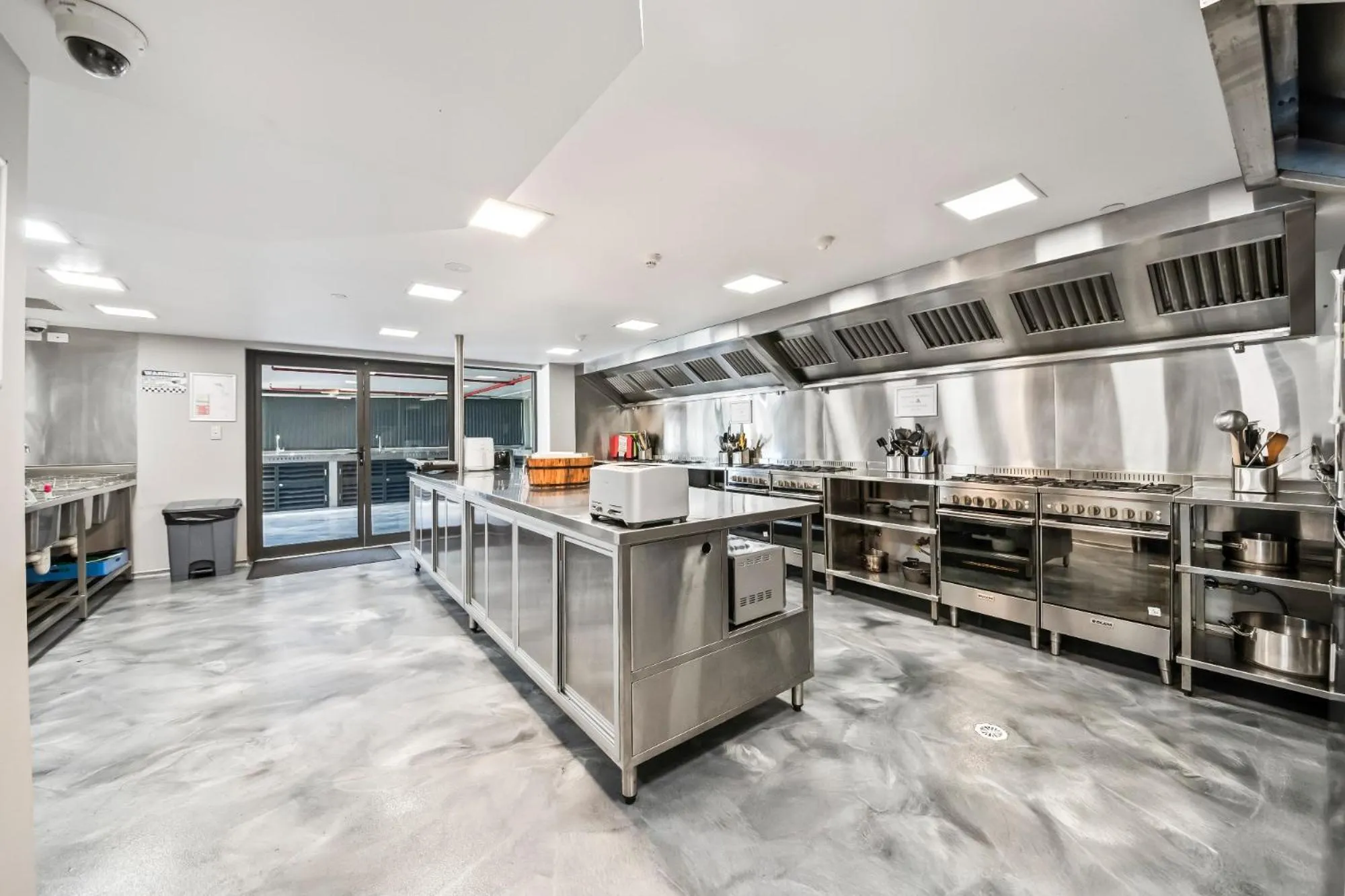 Communal kitchen in Studio 8 Residences - Adults Only