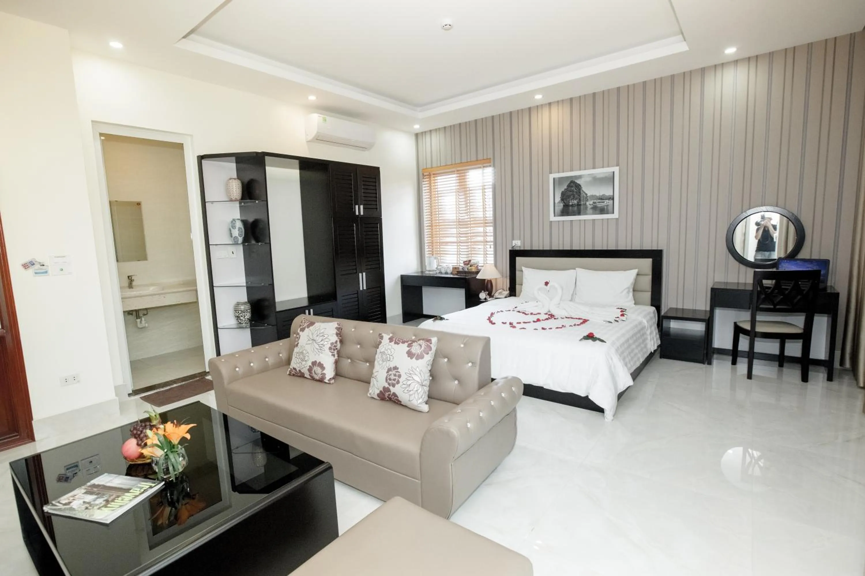 Bedroom, Bed in Halong Seoul Hotel