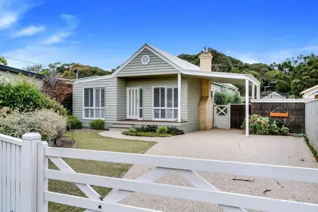 Cute Cottage on Cain - beach at end of street Cute Cottage on Cain - beach at end of street
