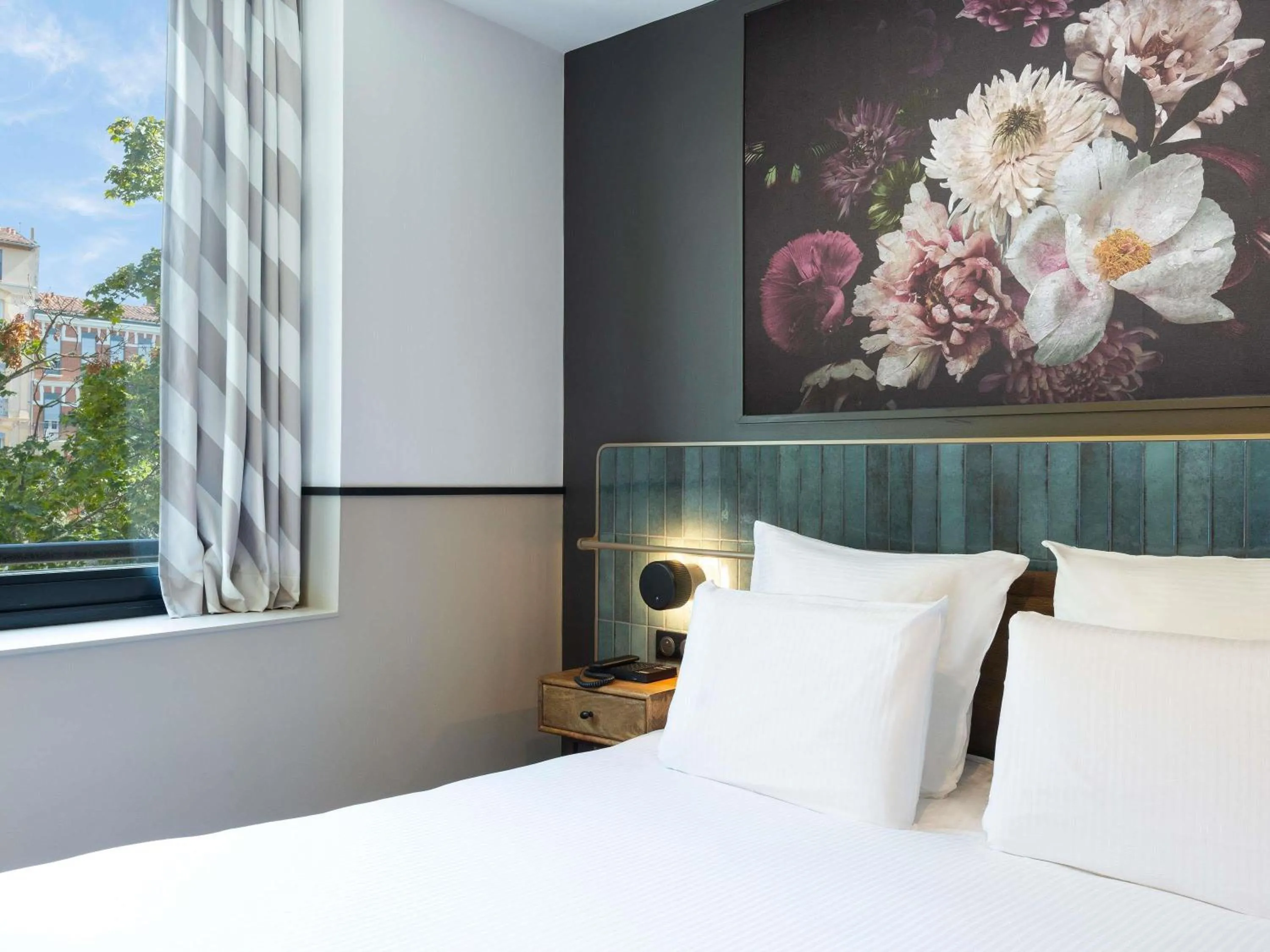 Bedroom, Bed in Hotel Les Capitouls Toulouse Centre - Handwritten Collection