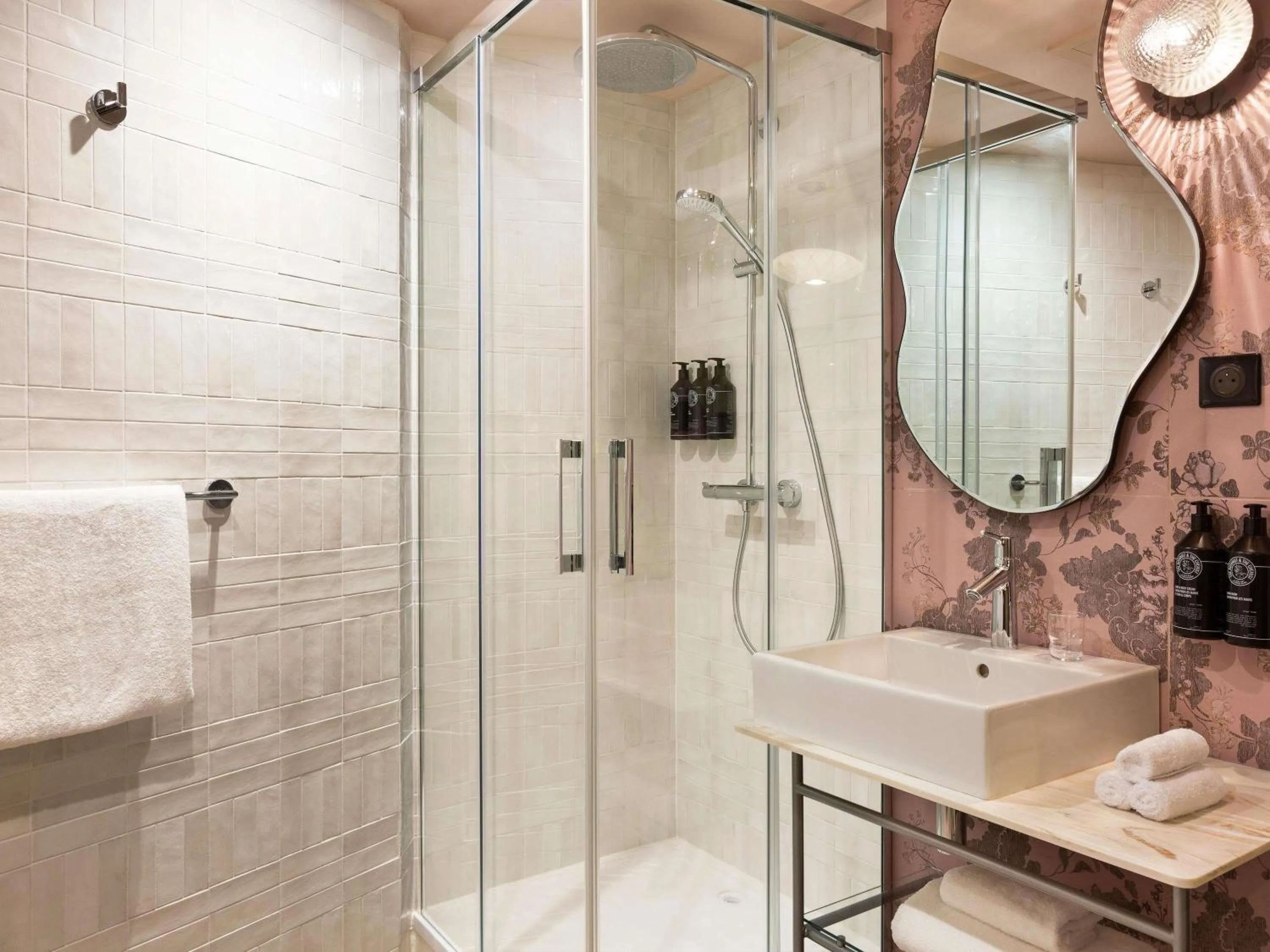 Bedroom in Hotel Les Capitouls Toulouse Centre - Handwritten Collection