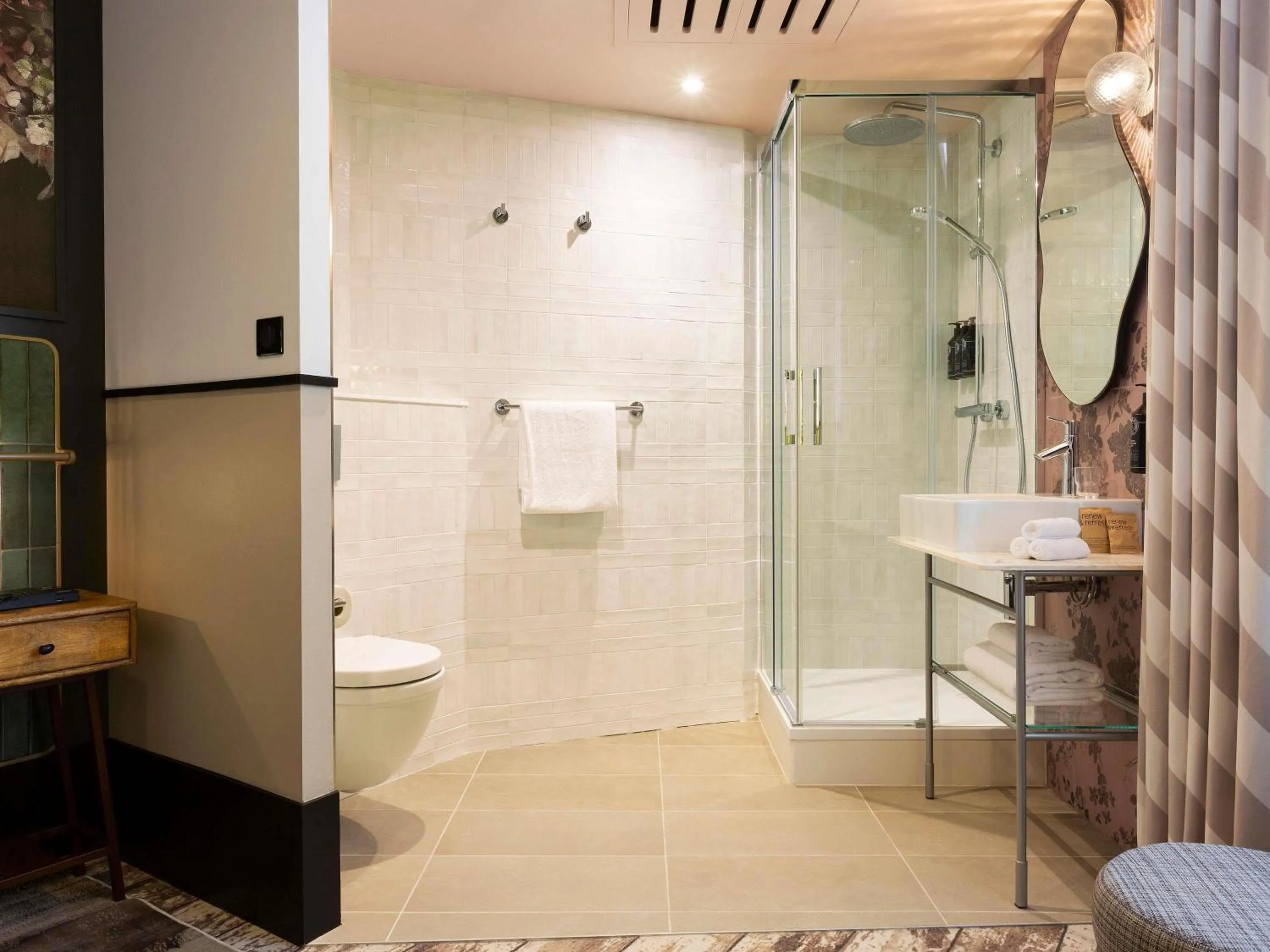 Bedroom in Hotel Les Capitouls Toulouse Centre - Handwritten Collection