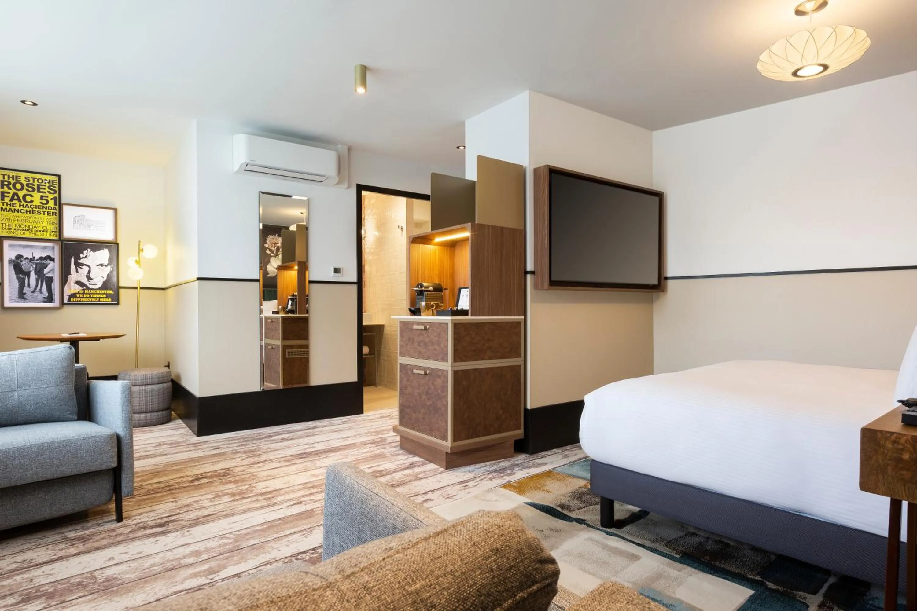 Photo of the whole room, Bed in Hotel Les Capitouls Toulouse Centre - Handwritten Collection