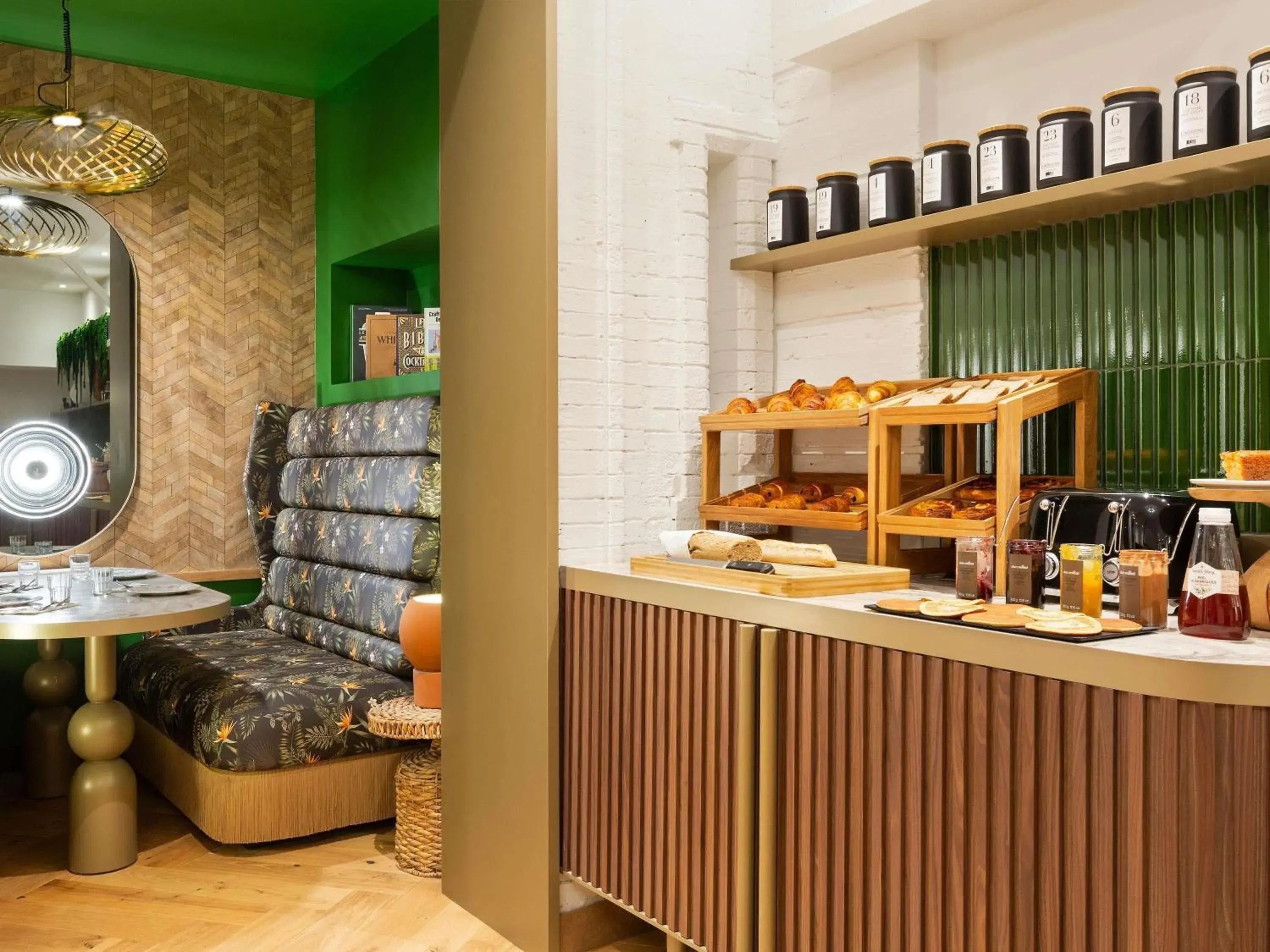 Breakfast in Hotel Les Capitouls Toulouse Centre - Handwritten Collection Breakfast in Hotel Les Capitouls Toulouse Centre - Handwritten Collection